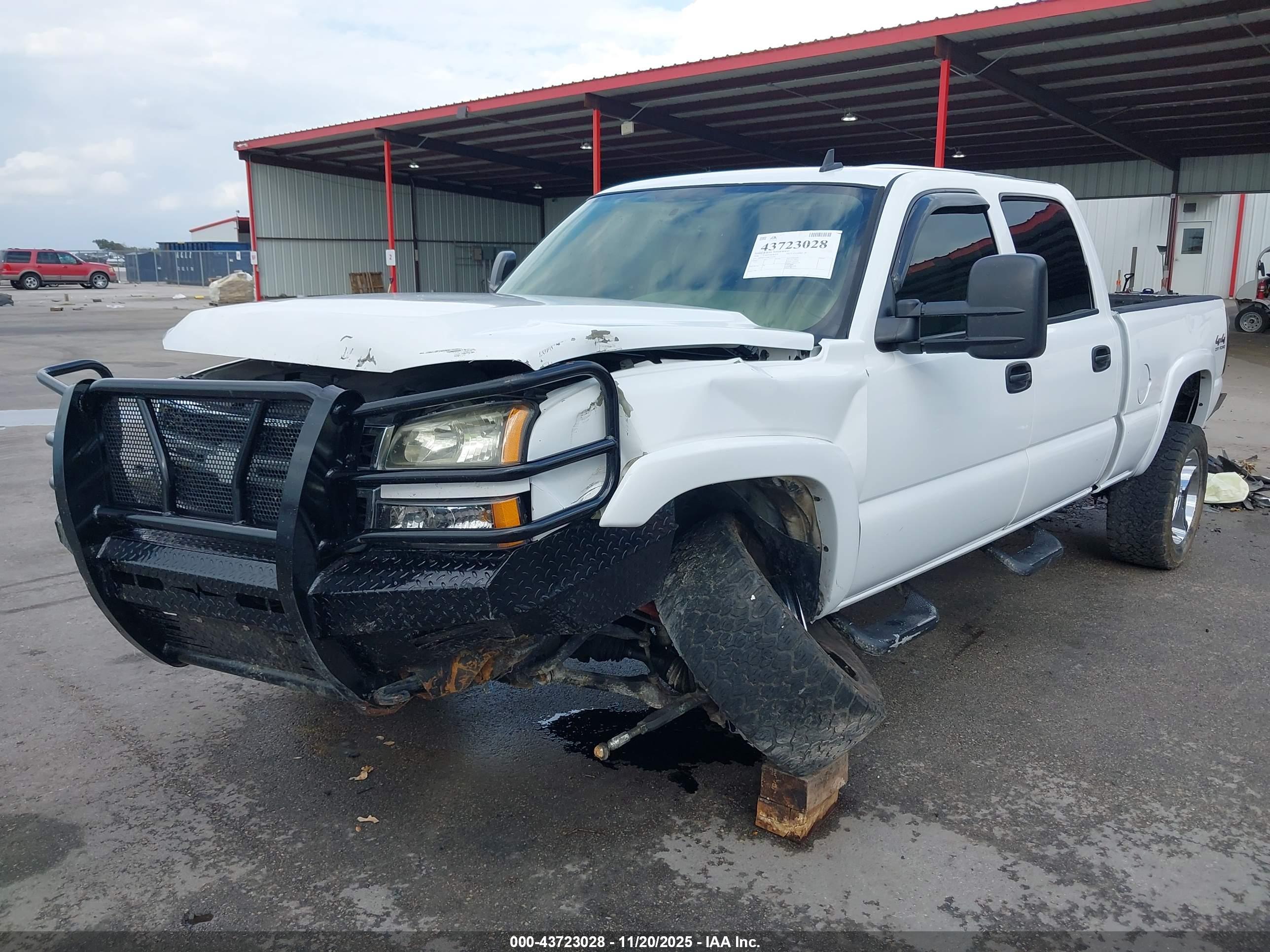 CHEVROLET SILVERADO image 2