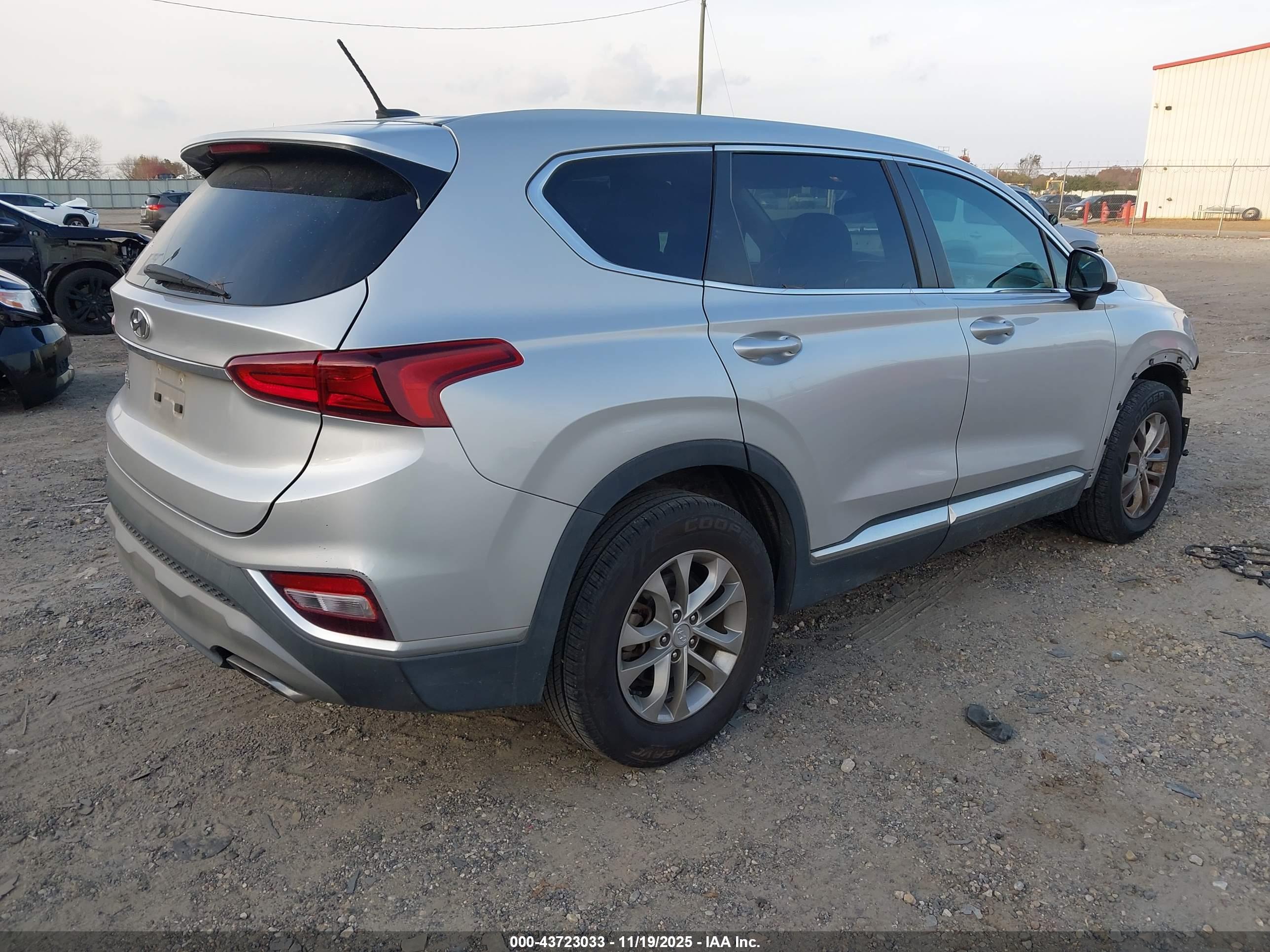 HYUNDAI SANTA image 4