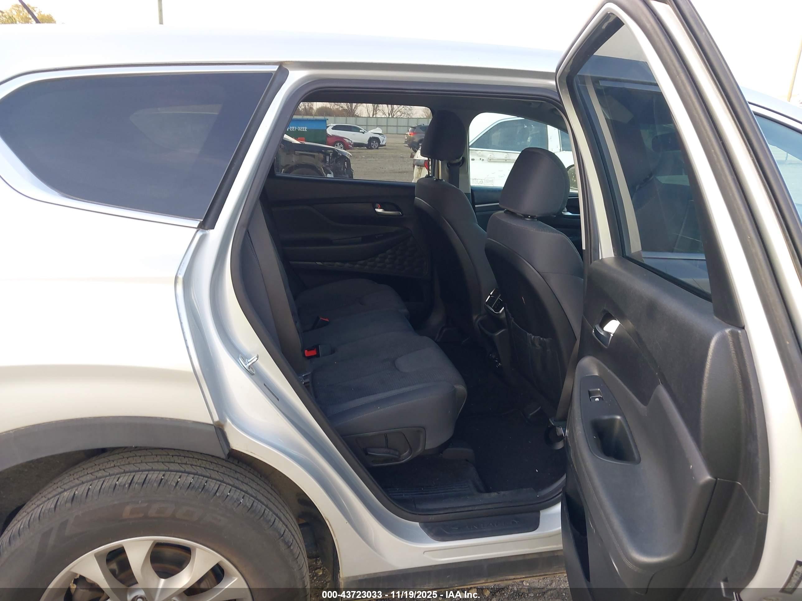 HYUNDAI SANTA image 8