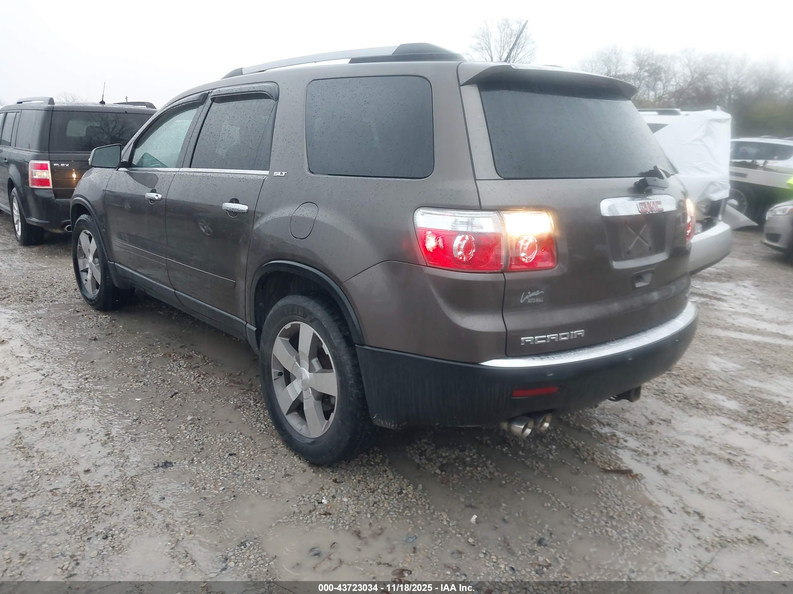 GMC ACADIA image 3