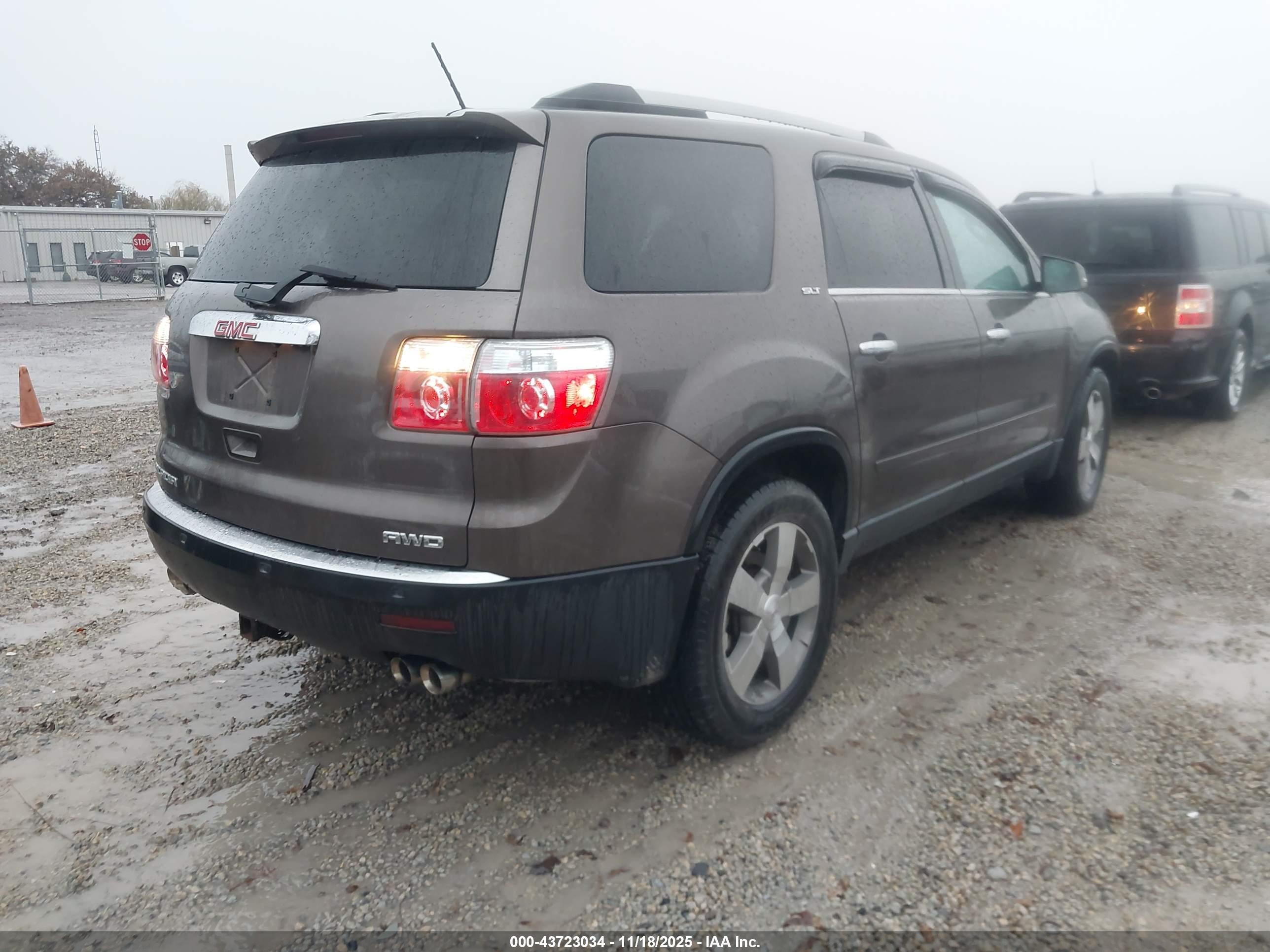 GMC ACADIA image 4