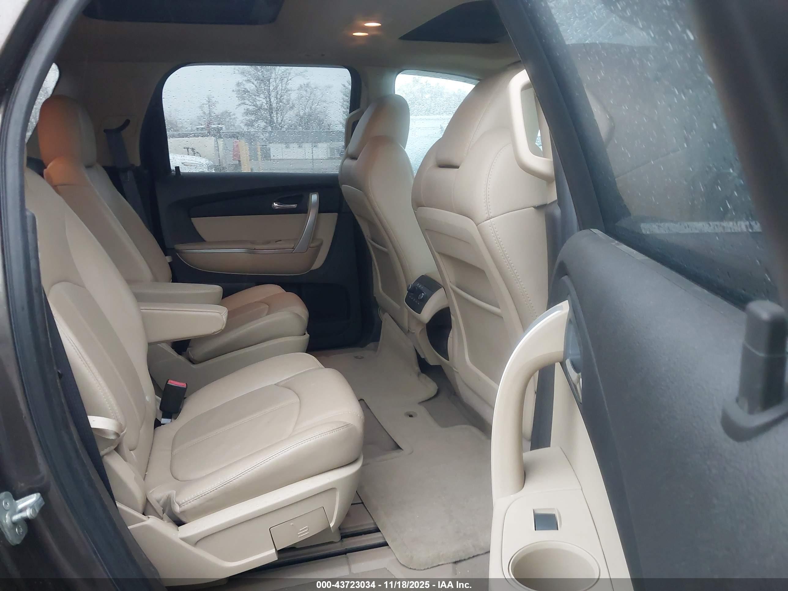GMC ACADIA image 8