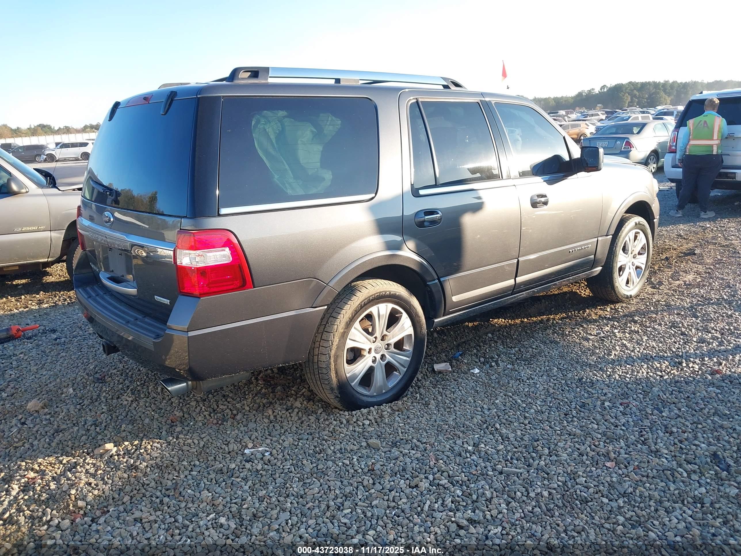 FORD EXPEDITION image 4