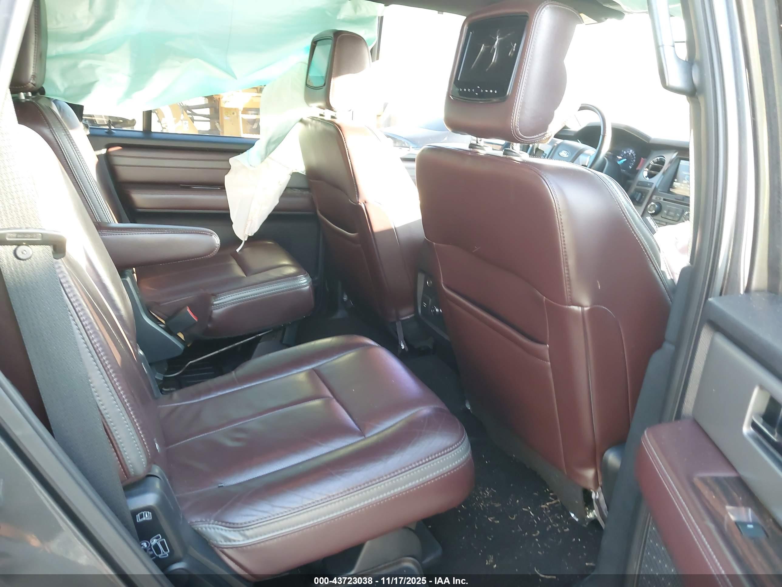 FORD EXPEDITION image 8
