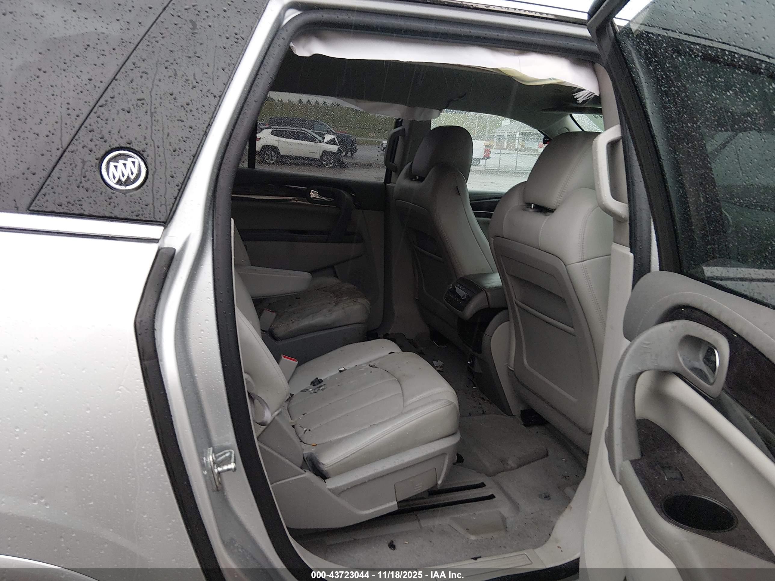 BUICK ENCLAVE image 8