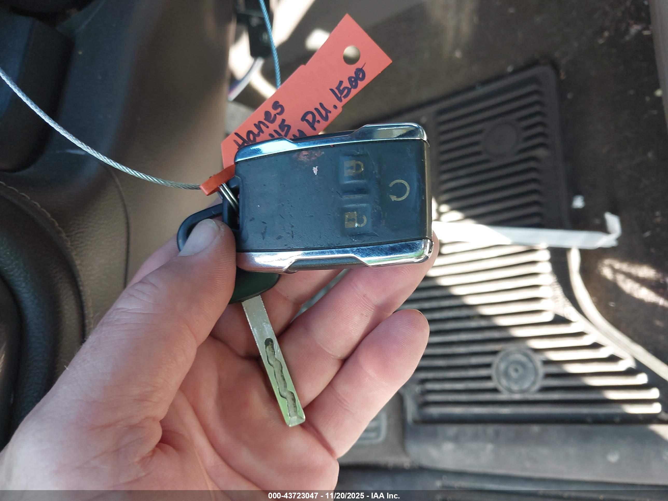 CHEVROLET SILVERADO image 11