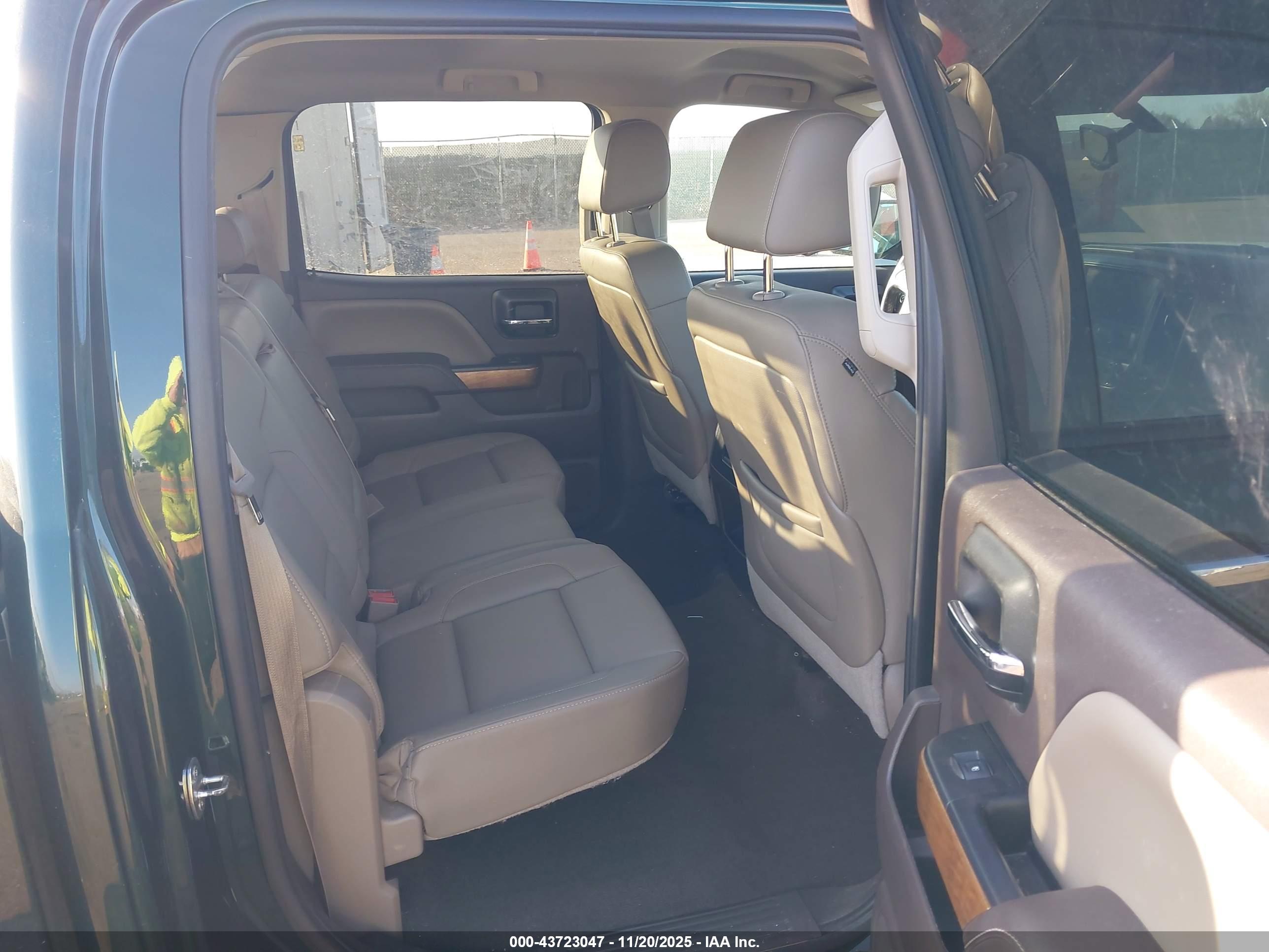 CHEVROLET SILVERADO image 8