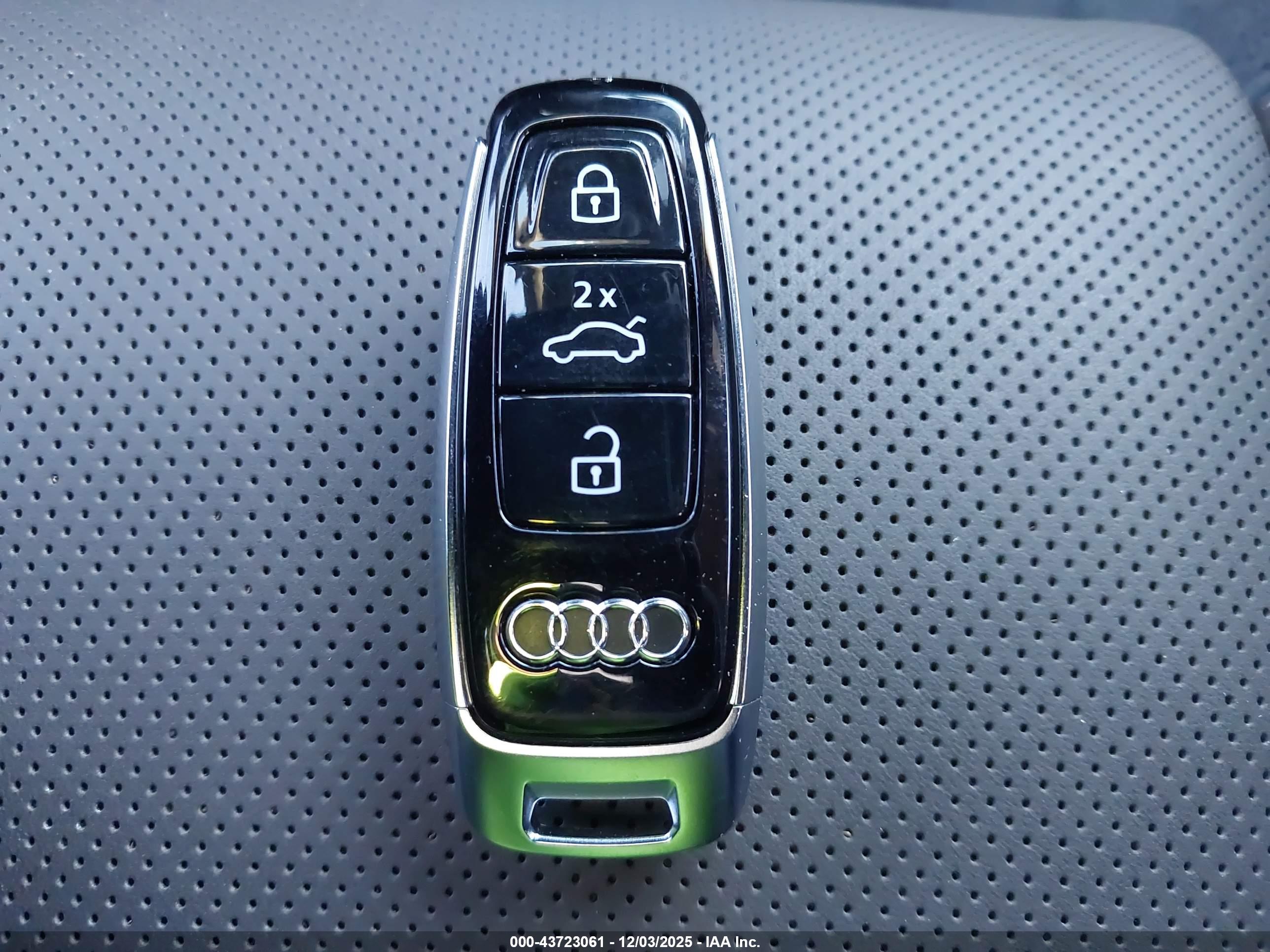 AUDI A8 image 11
