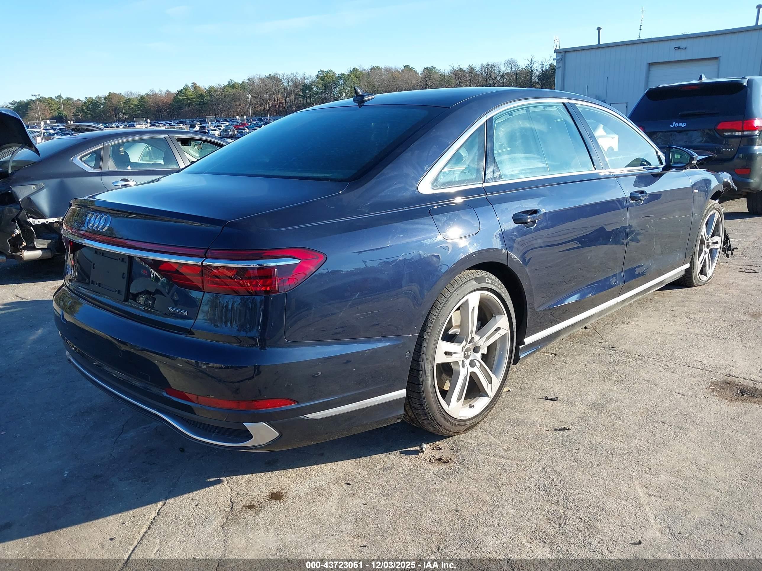 AUDI A8 image 4