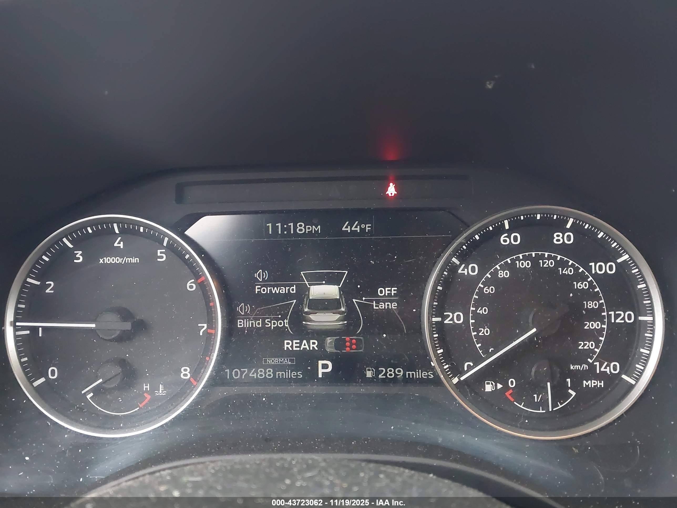 MITSUBISHI OUTLANDER image 7