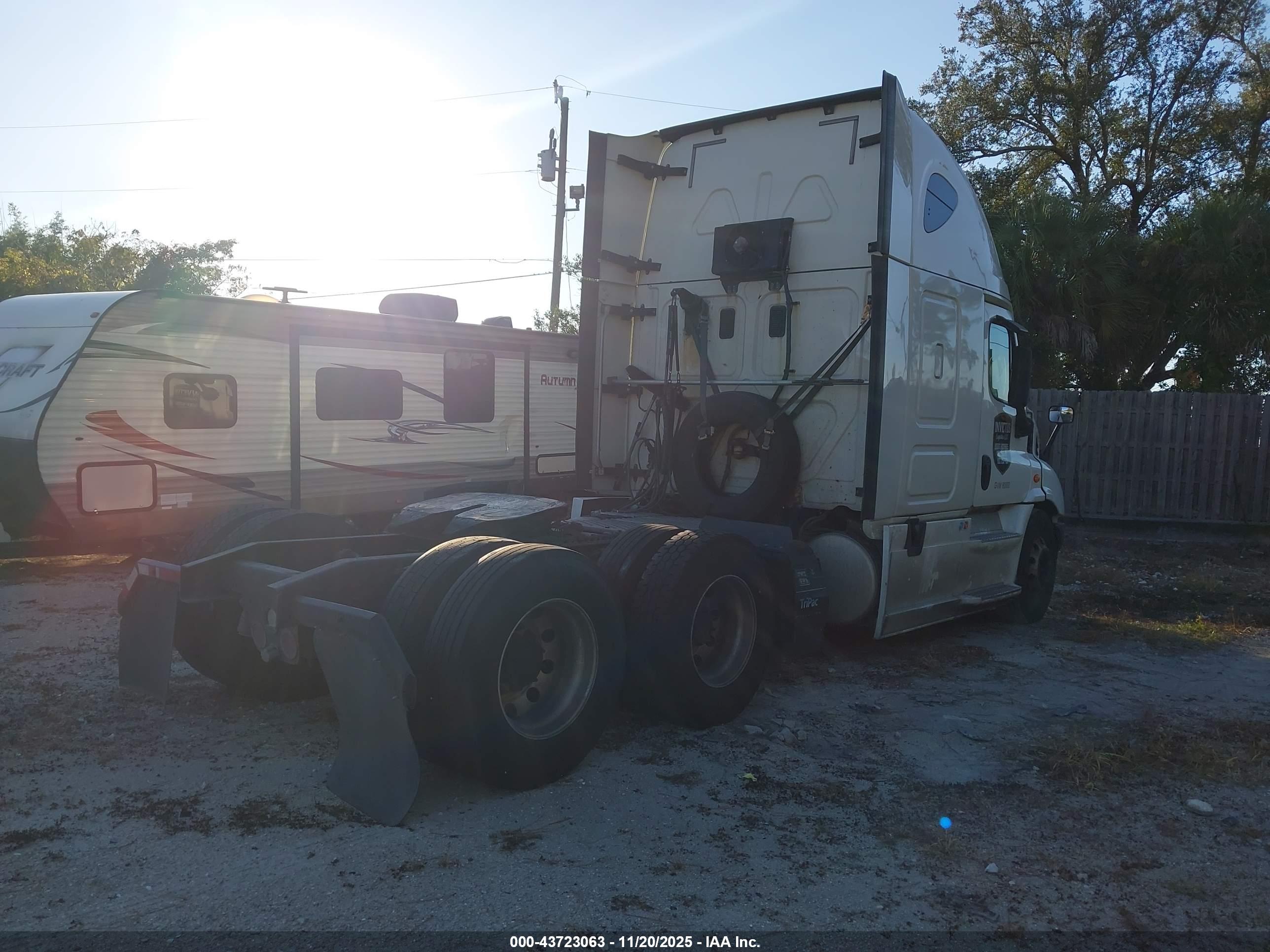 FREIGHTLINER CASCADIA image 4