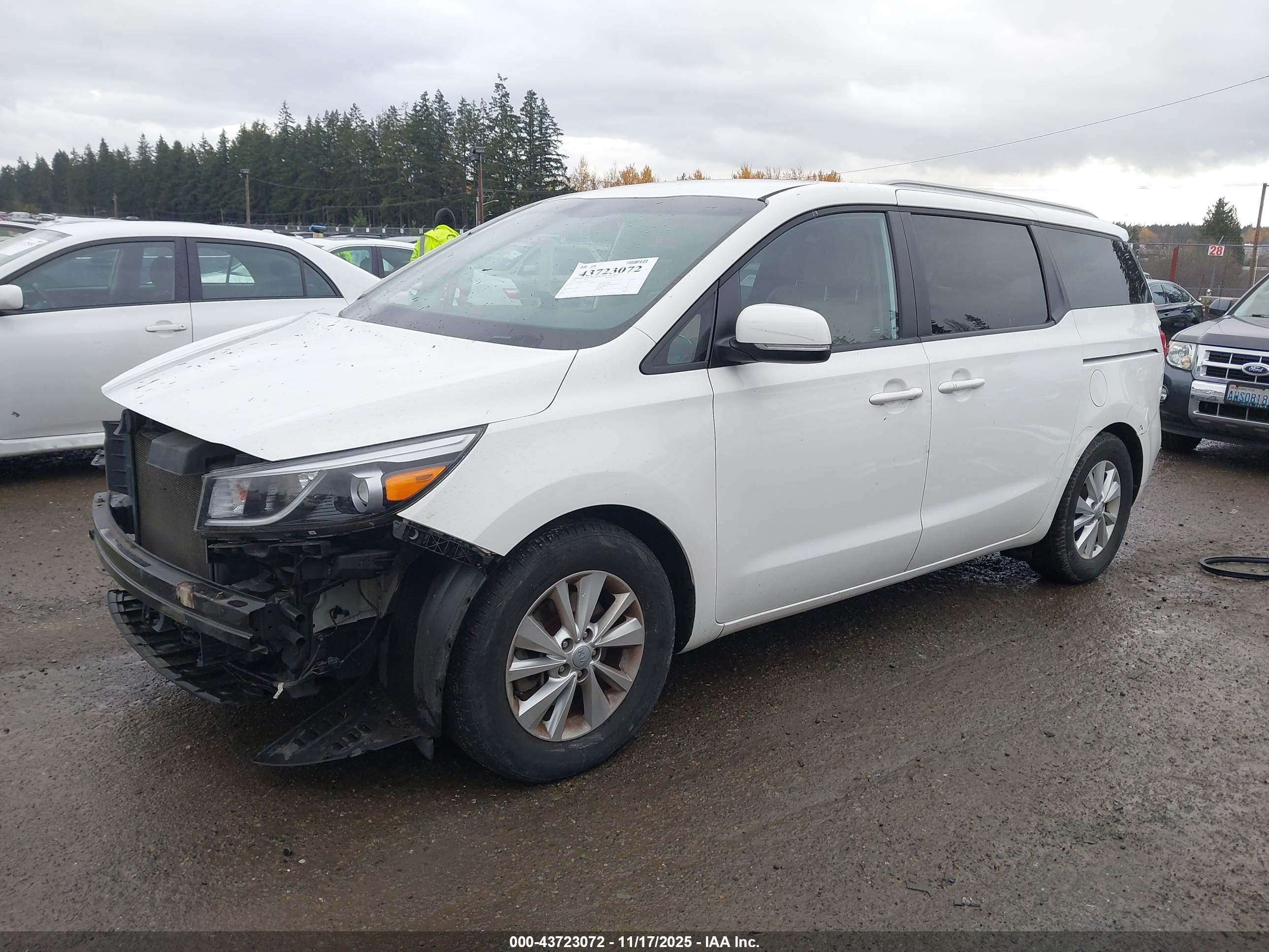 KIA SEDONA image 2