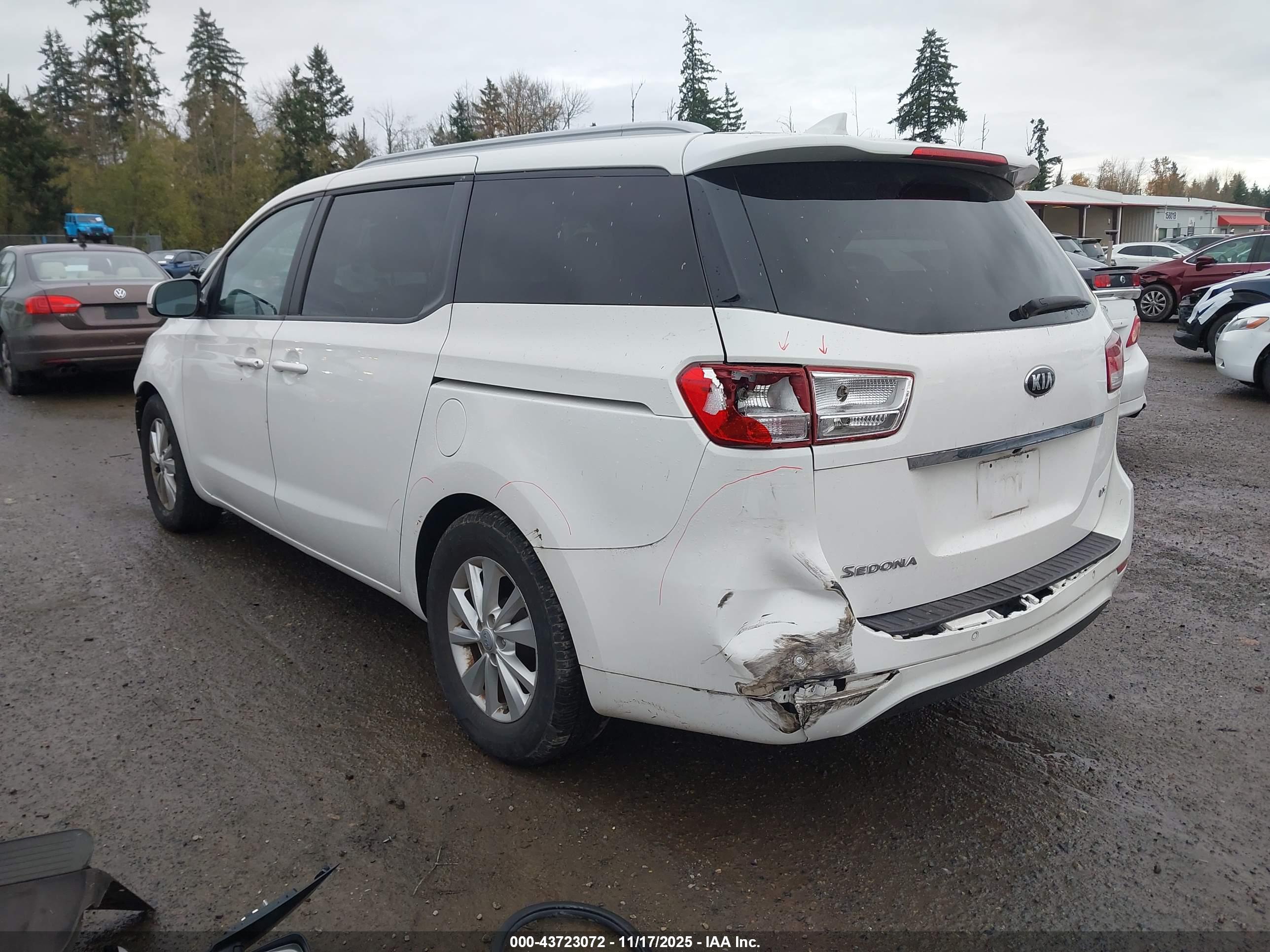 KIA SEDONA image 3