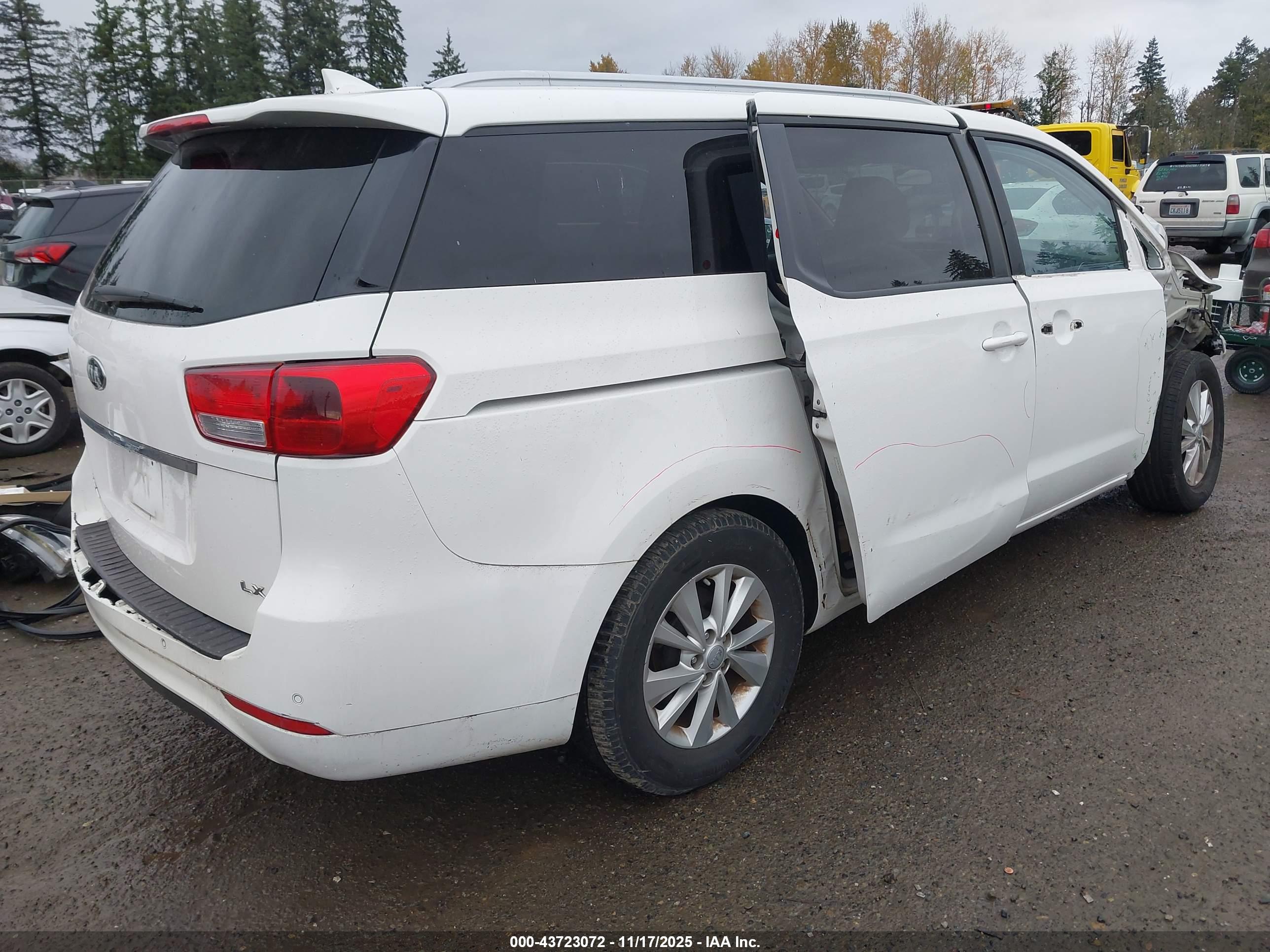 KIA SEDONA image 4
