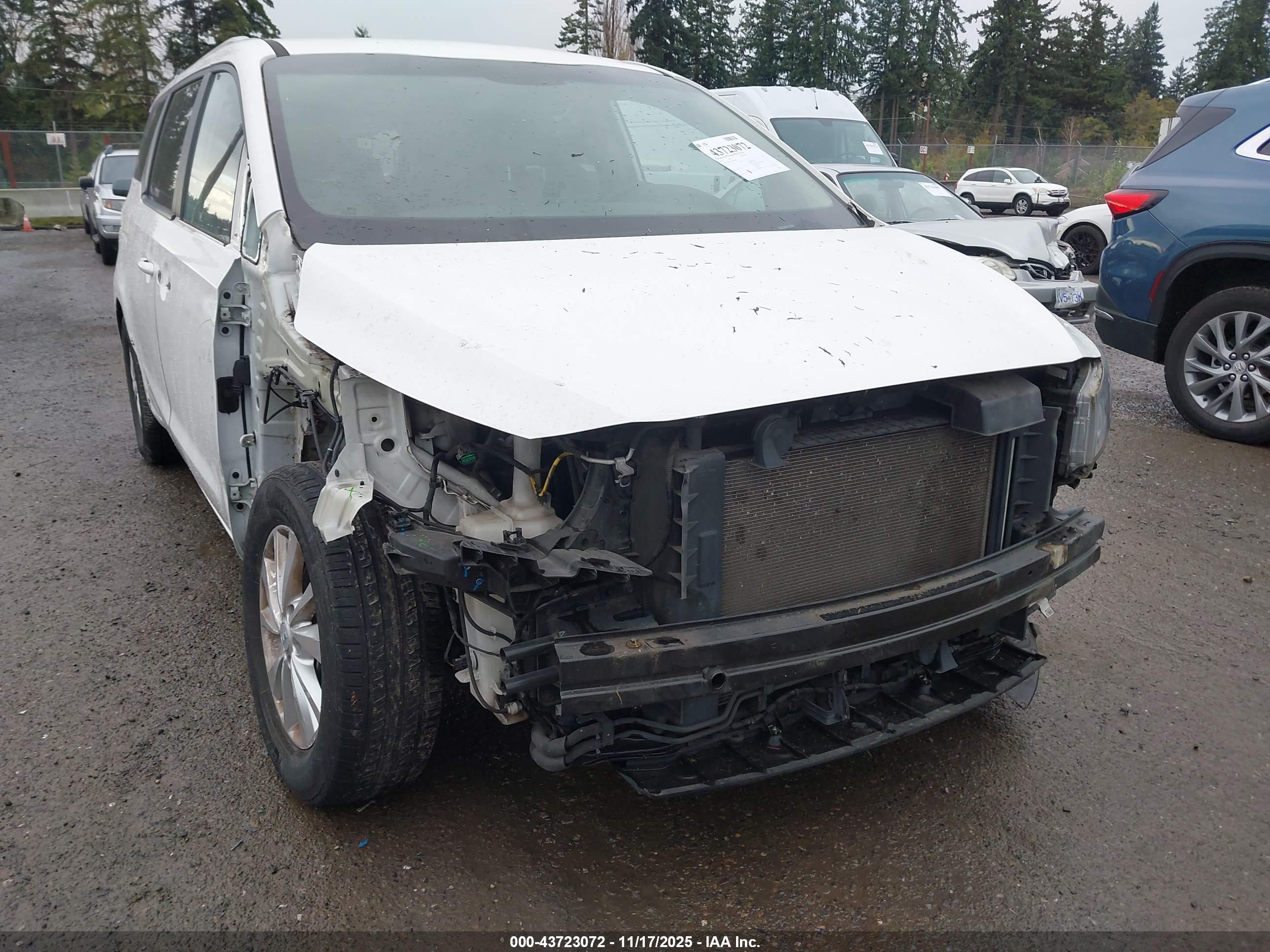 KIA SEDONA image 6
