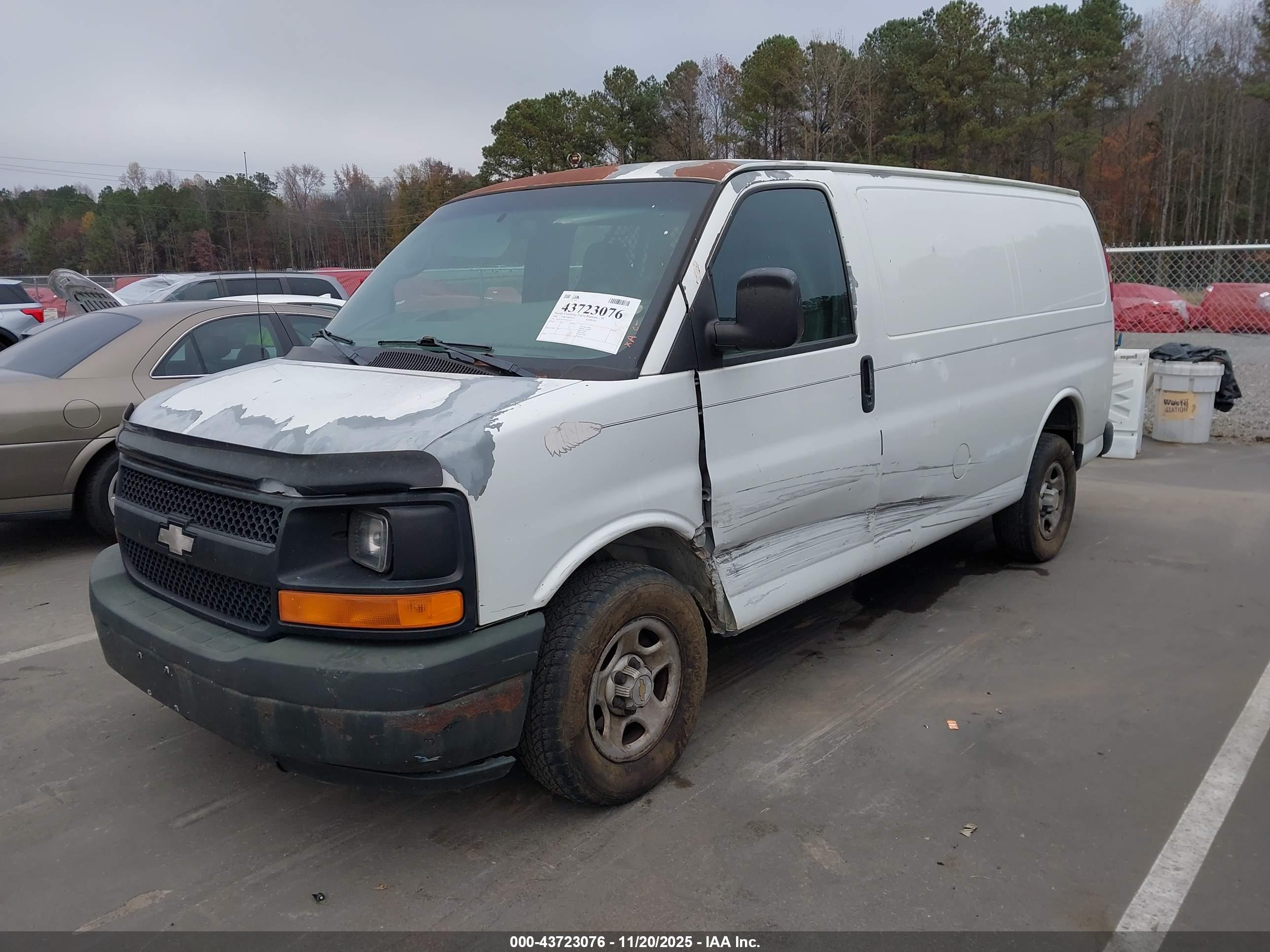 CHEVROLET EXPRESS image 2