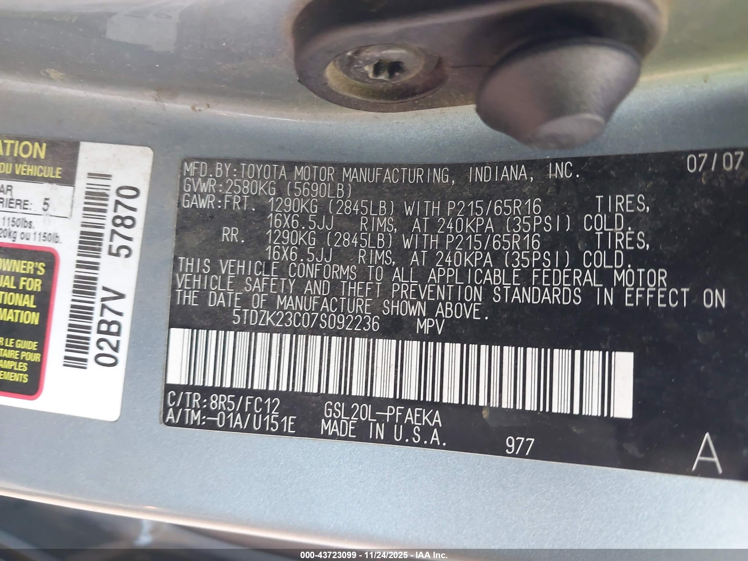 TOYOTA SIENNA image 9