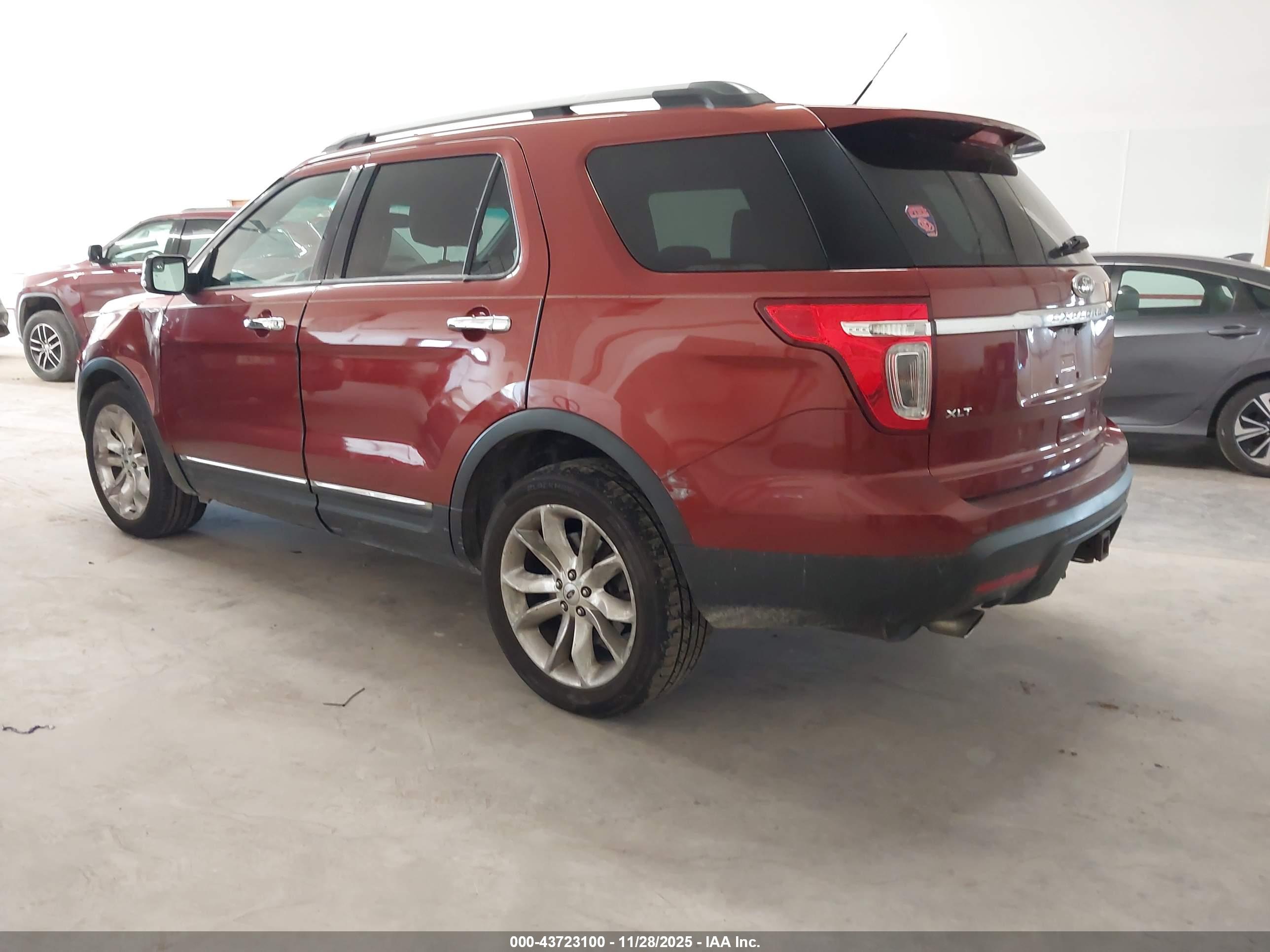 FORD EXPLORER image 3