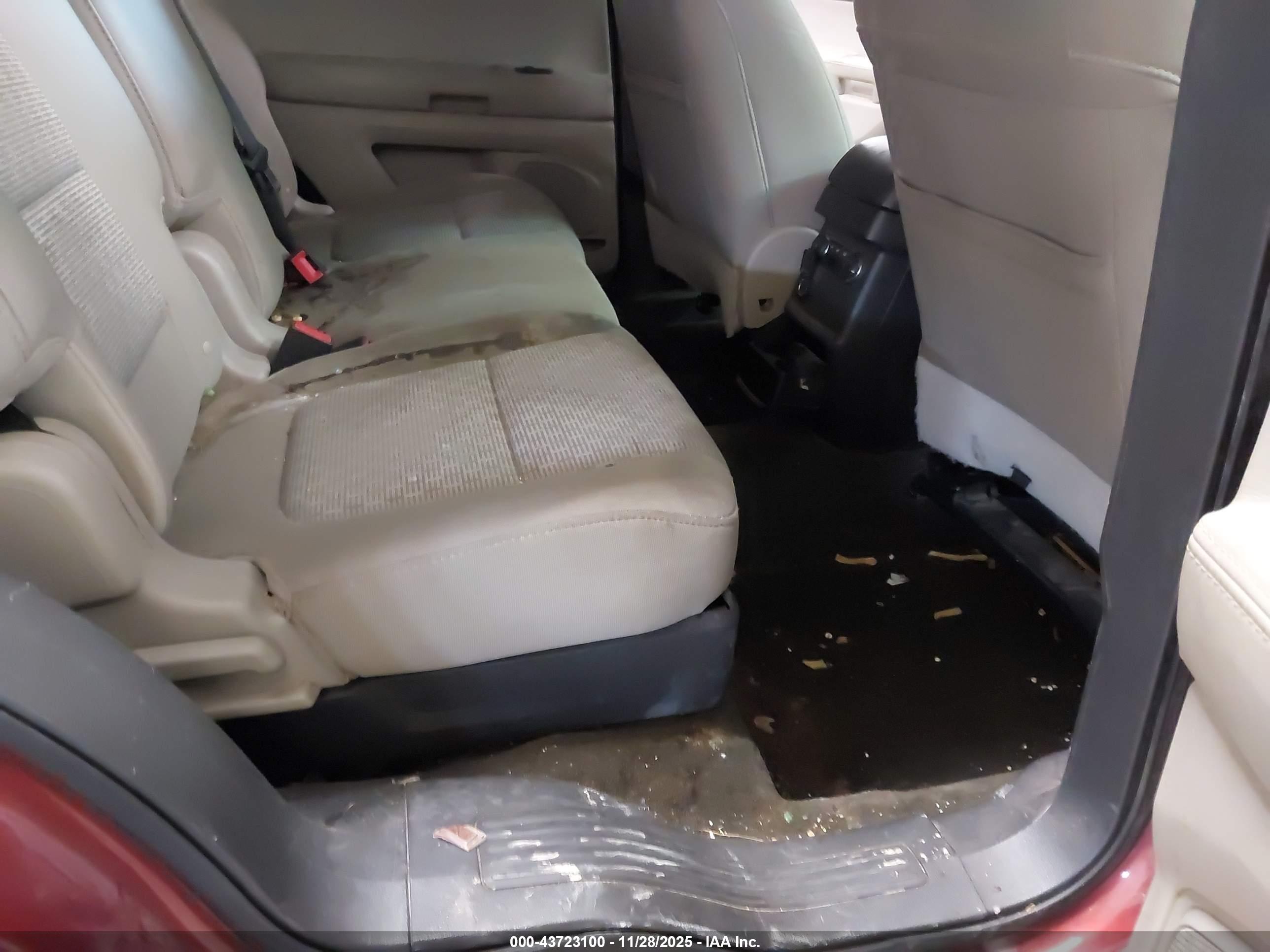 FORD EXPLORER image 8