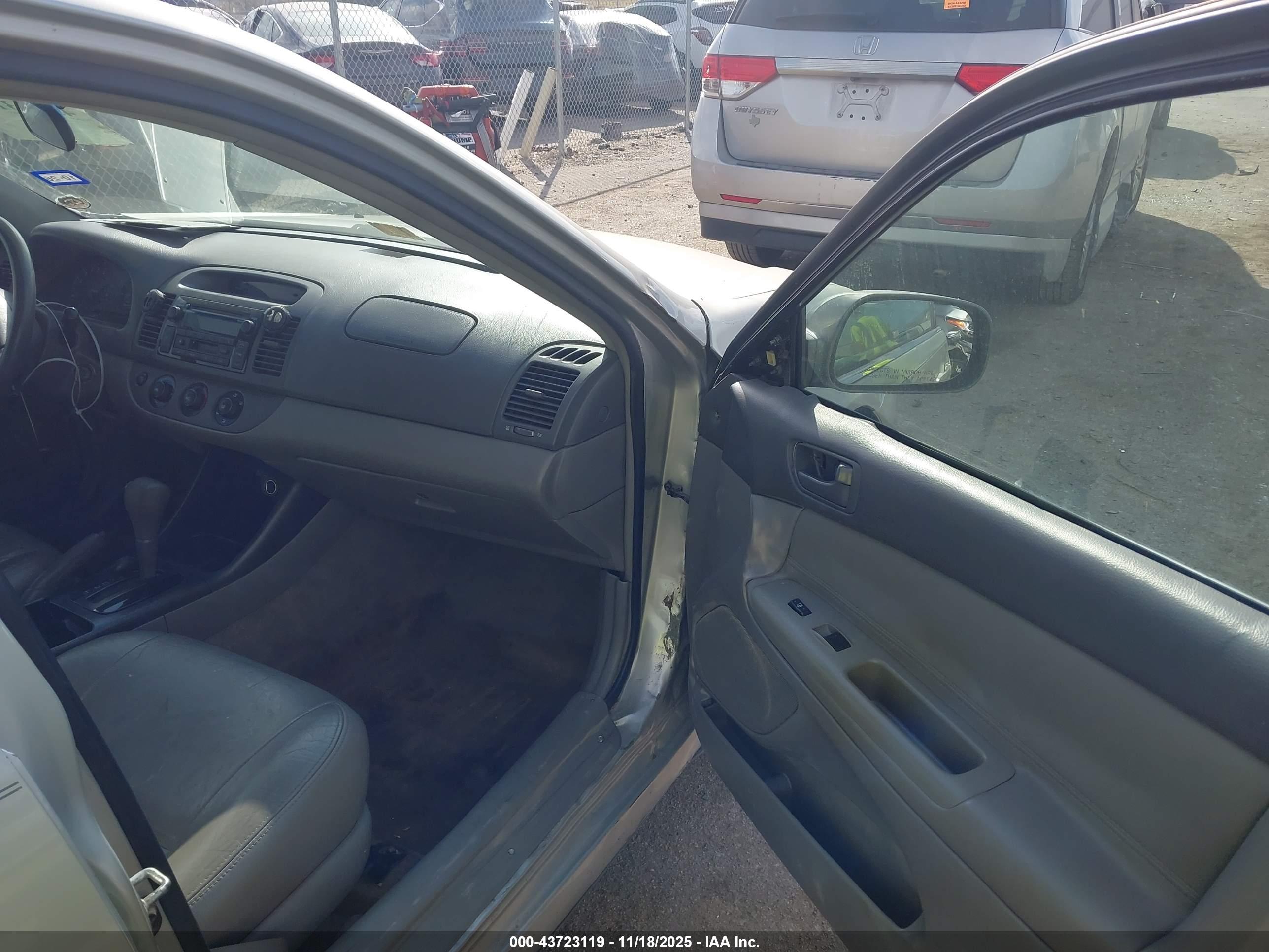 TOYOTA CAMRY image 5