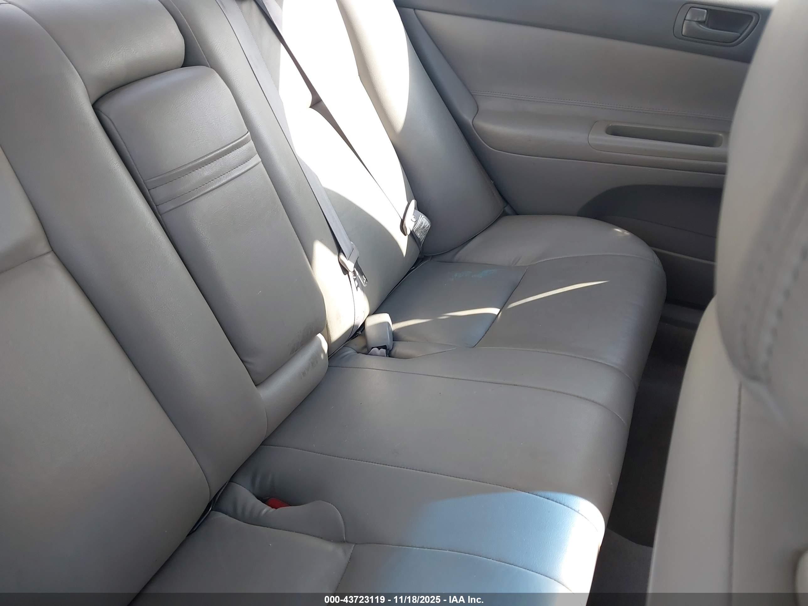 TOYOTA CAMRY image 8