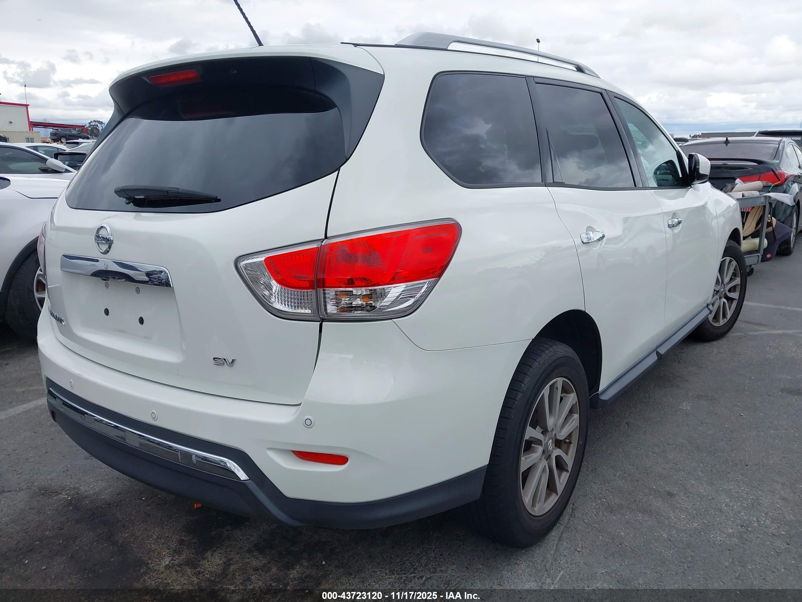 NISSAN PATHFINDER image 4