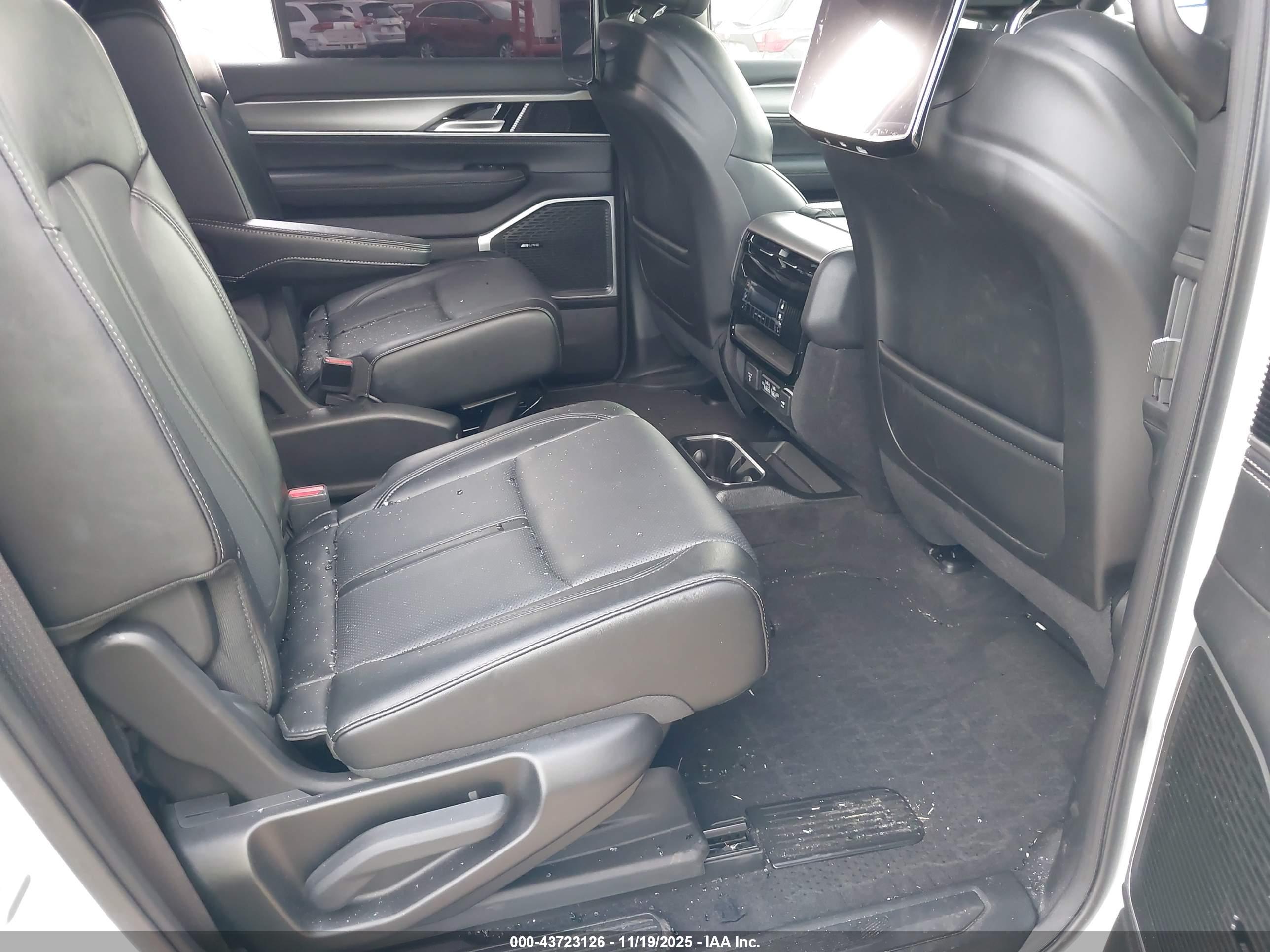 JEEP WAGONEER image 8