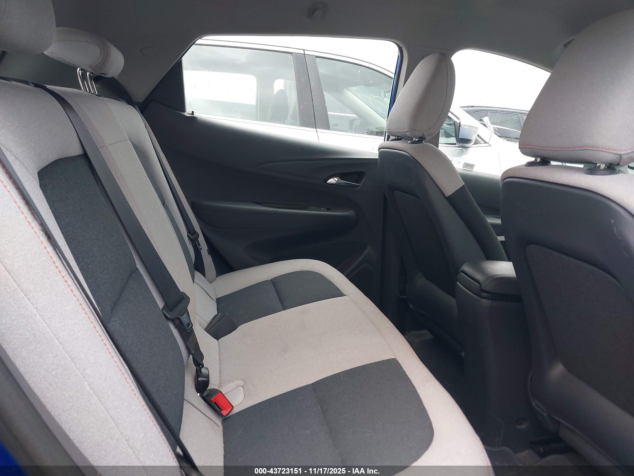 CHEVROLET BOLT image 8