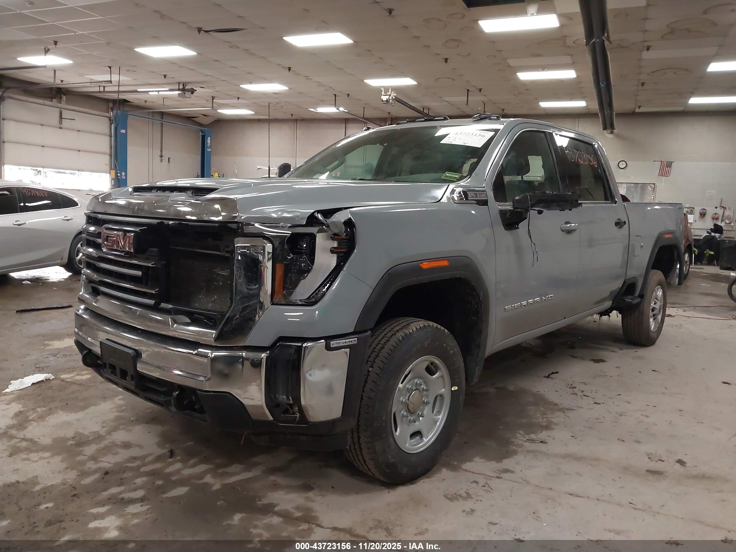 GMC SIERRA image 2
