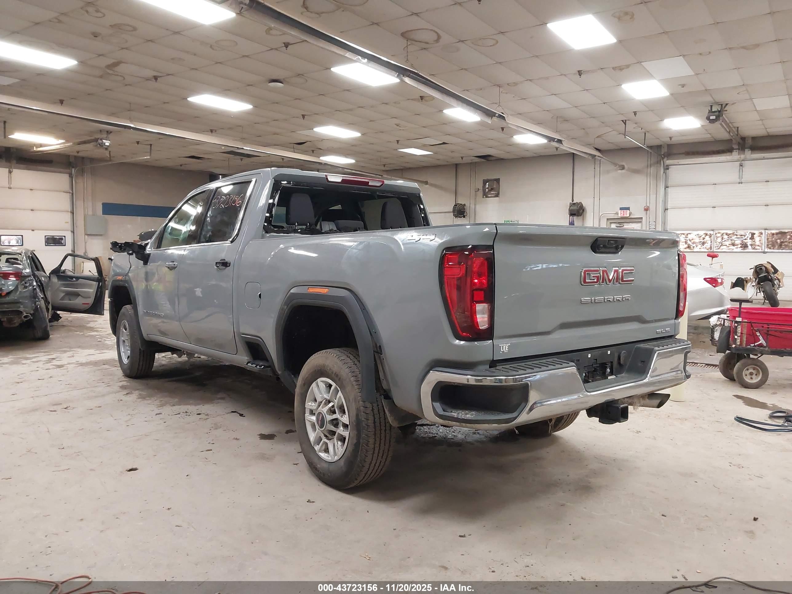 GMC SIERRA image 3