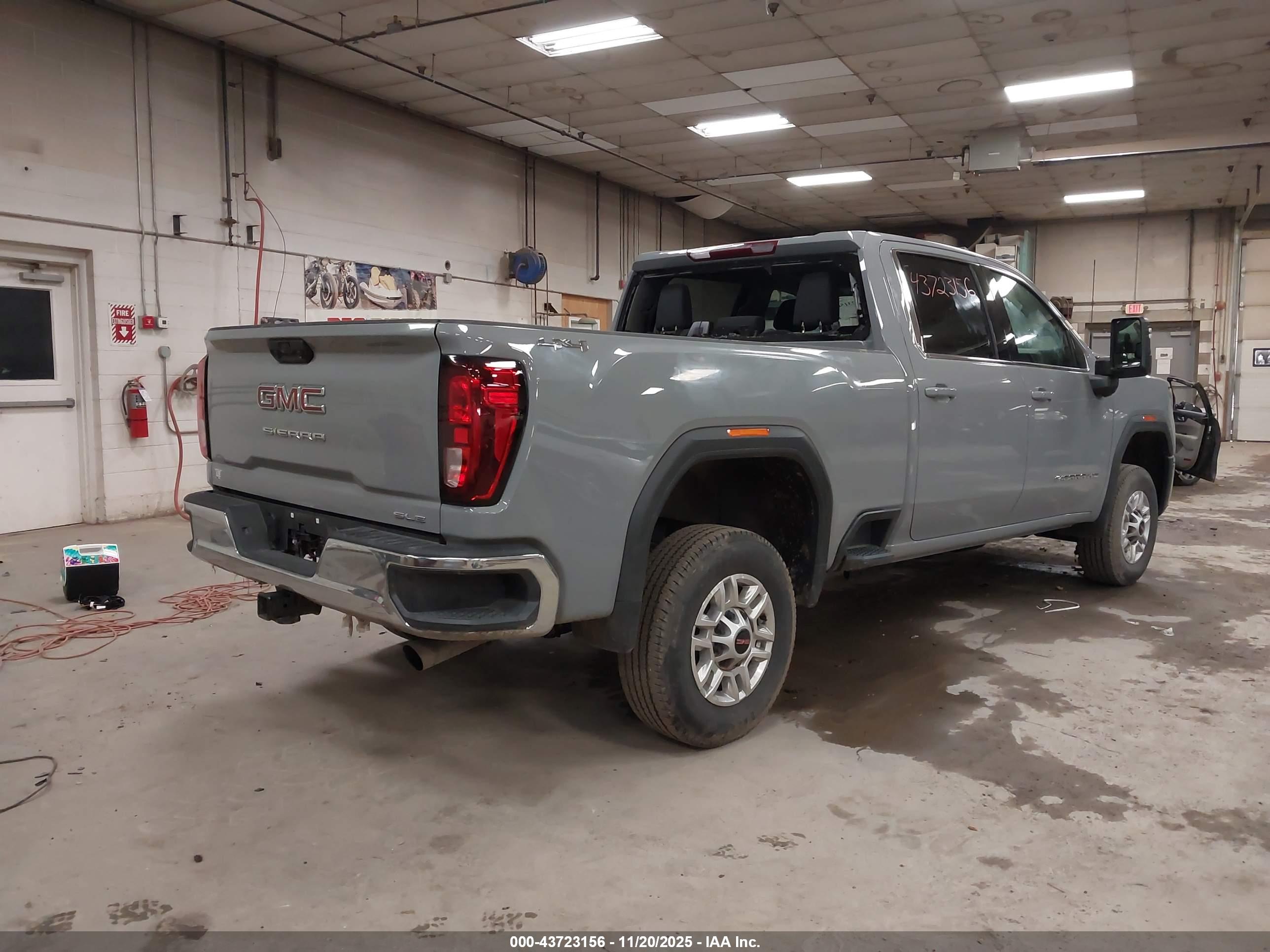 GMC SIERRA image 4