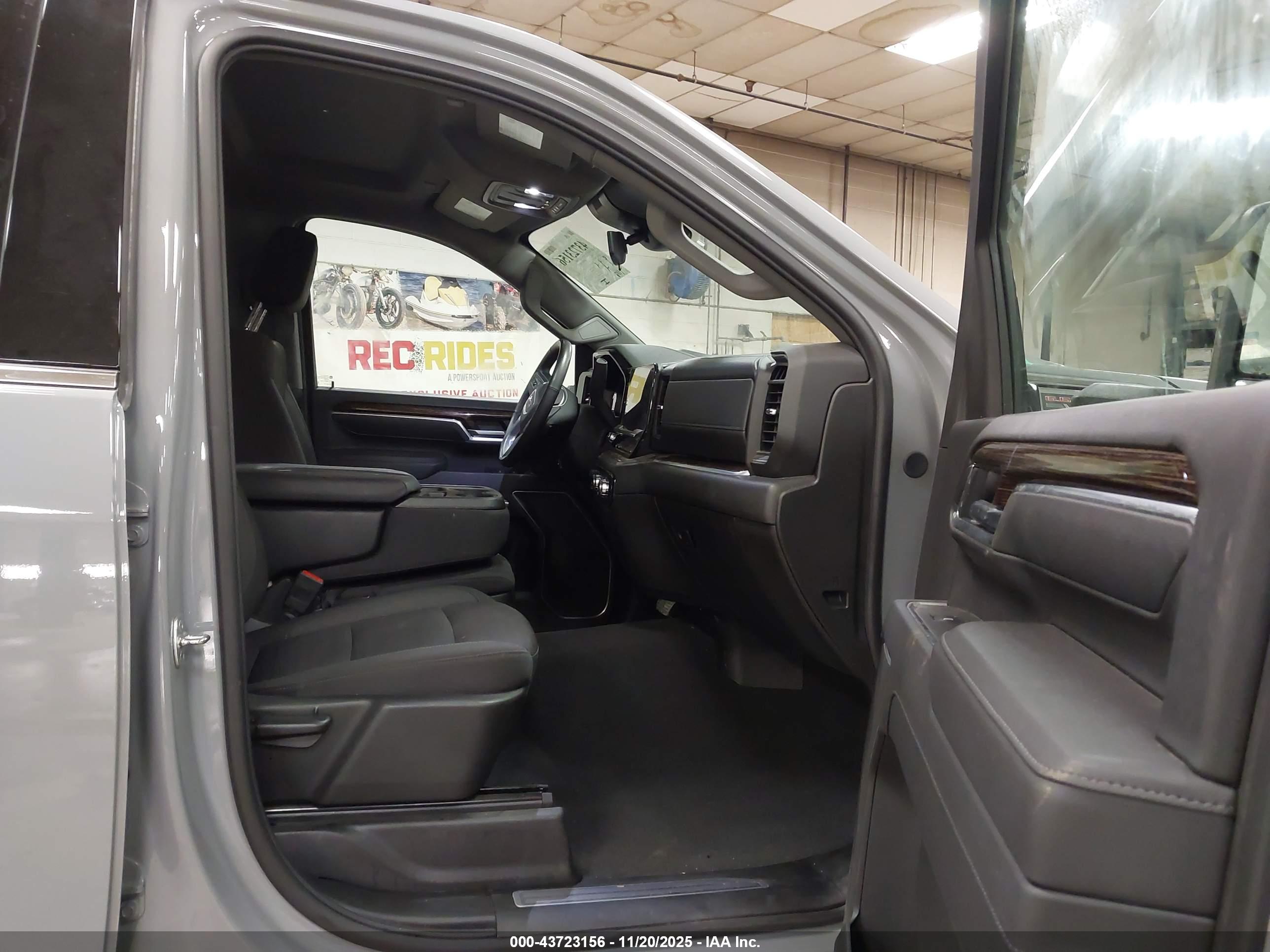GMC SIERRA image 8
