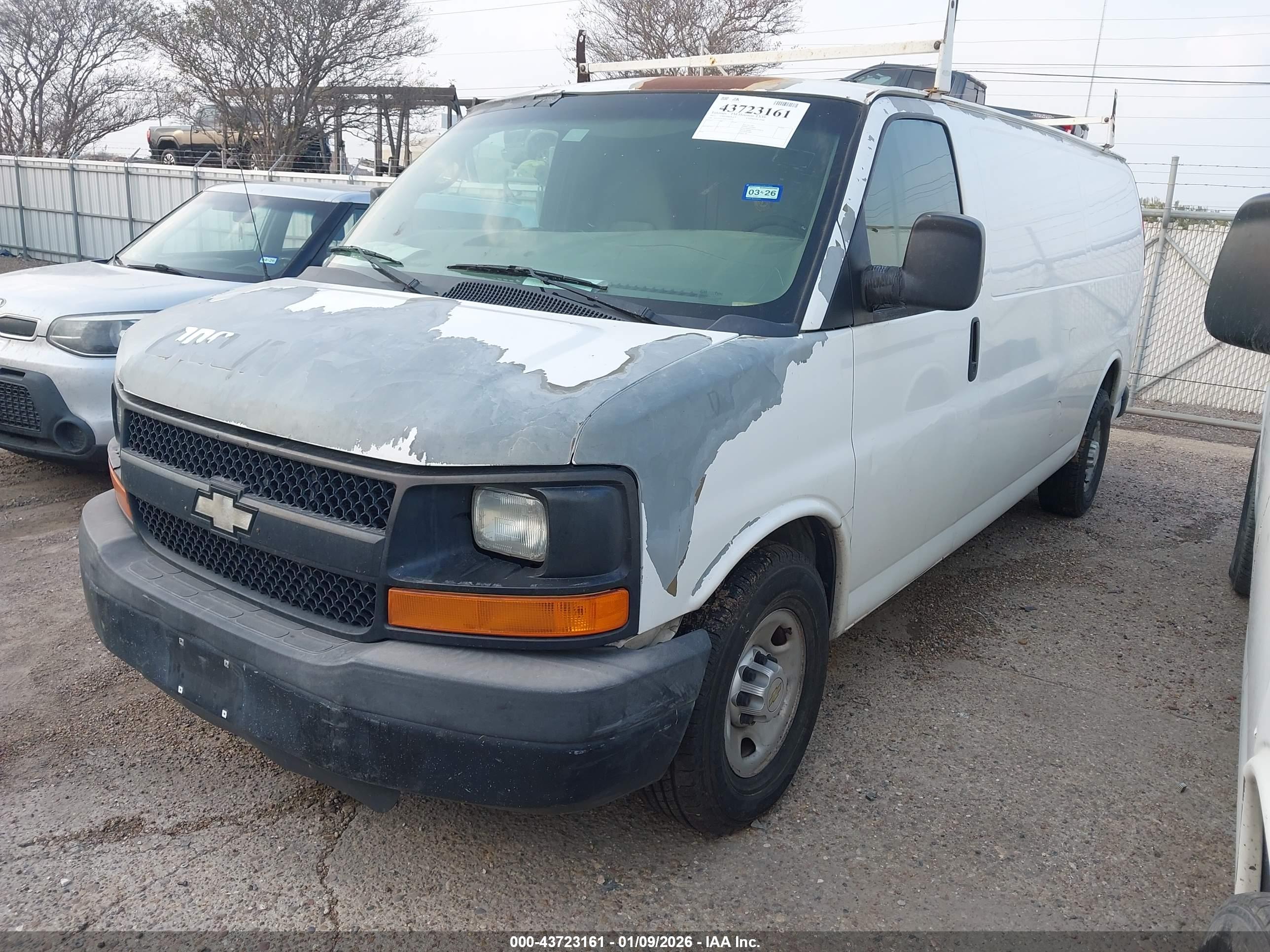 CHEVROLET EXPRESS image 2