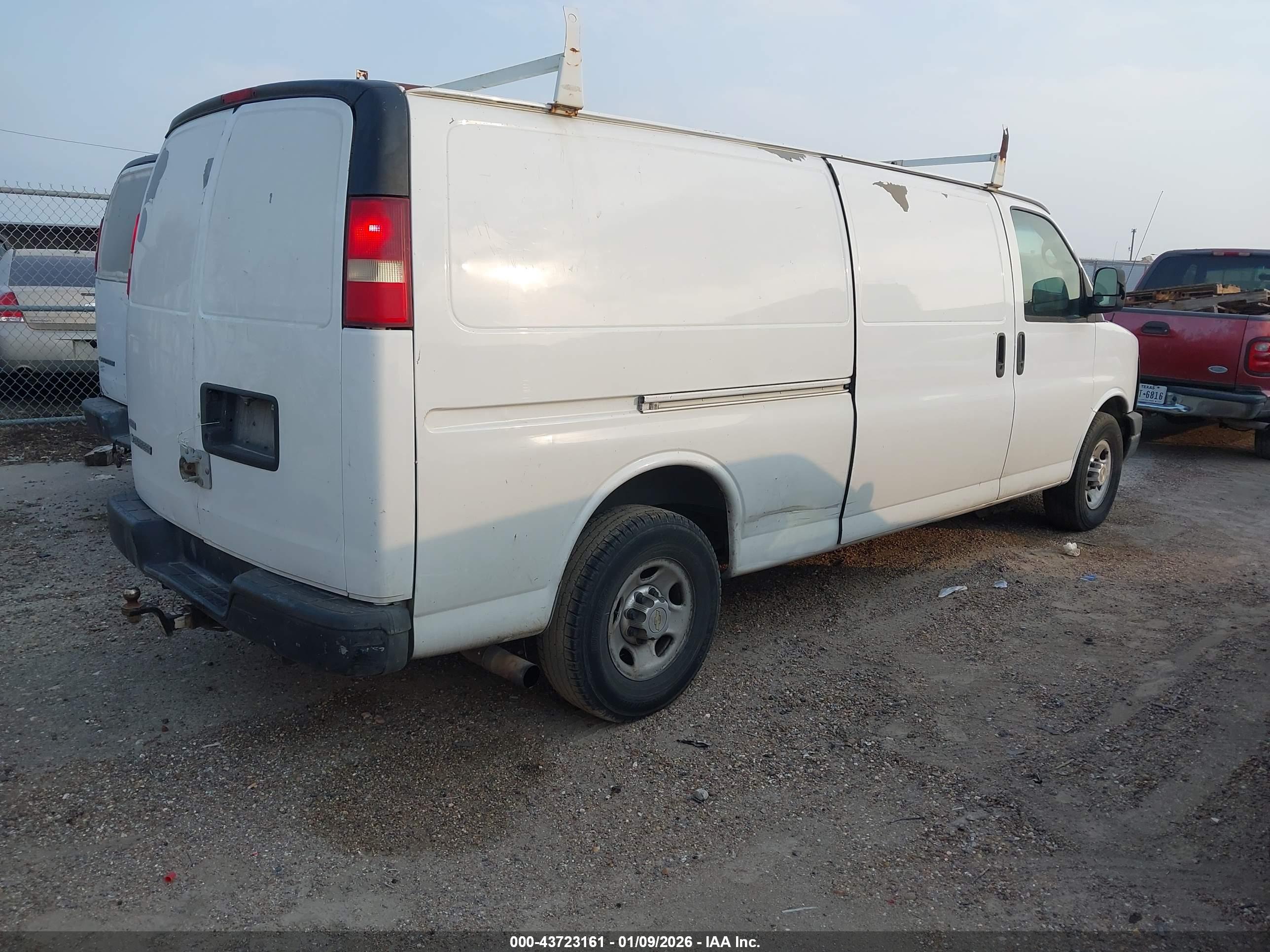 CHEVROLET EXPRESS image 4