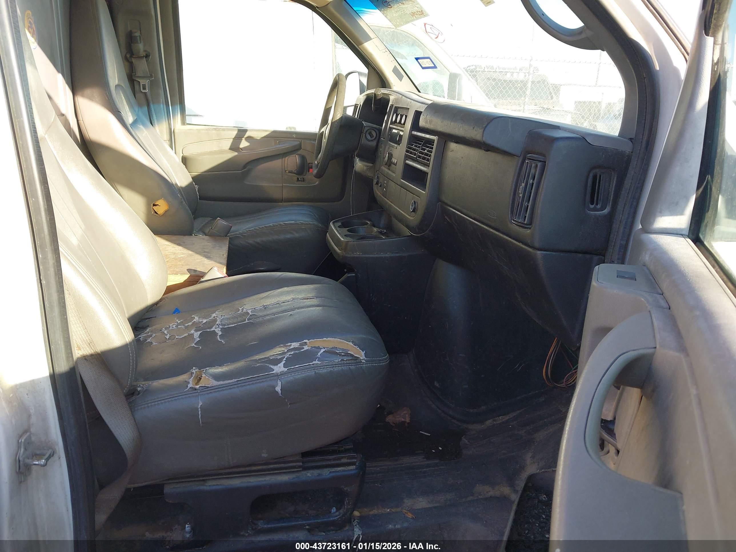 CHEVROLET EXPRESS image 5