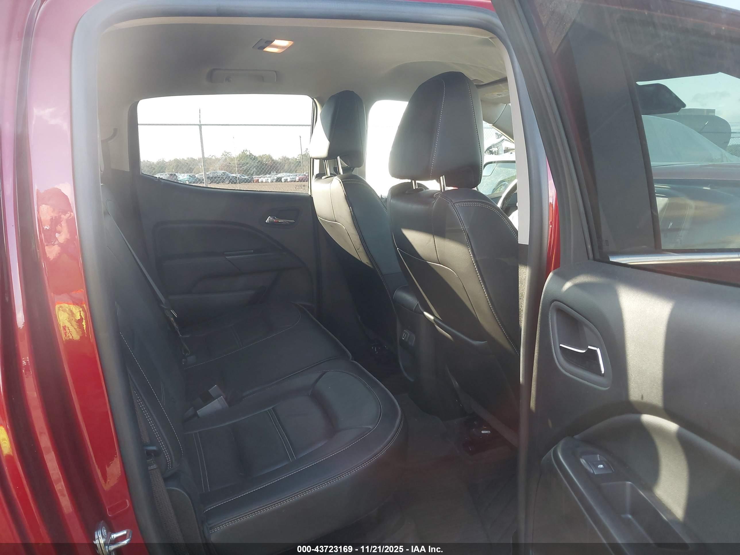GMC CANYON image 8