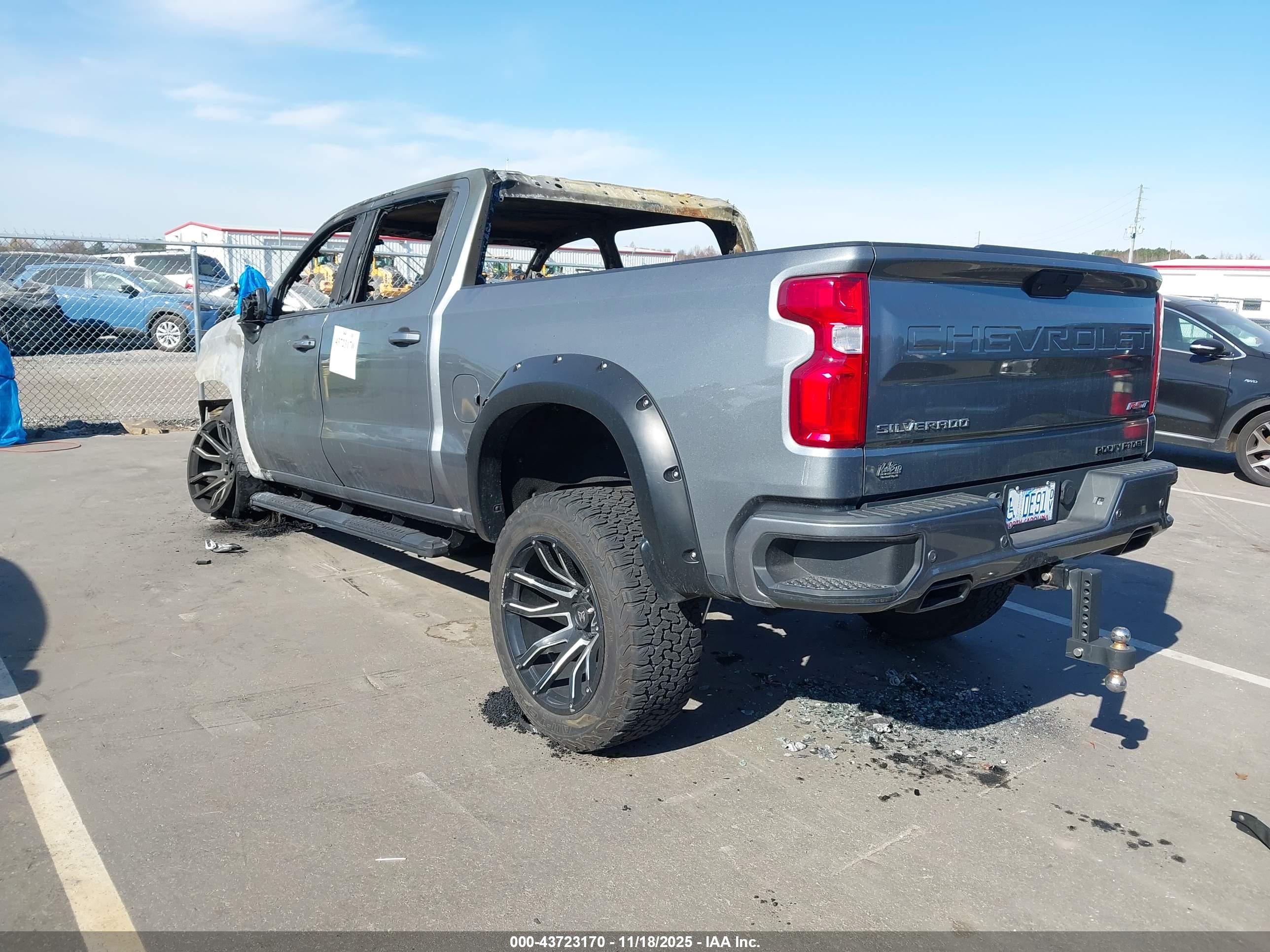 CHEVROLET SILVERADO image 3