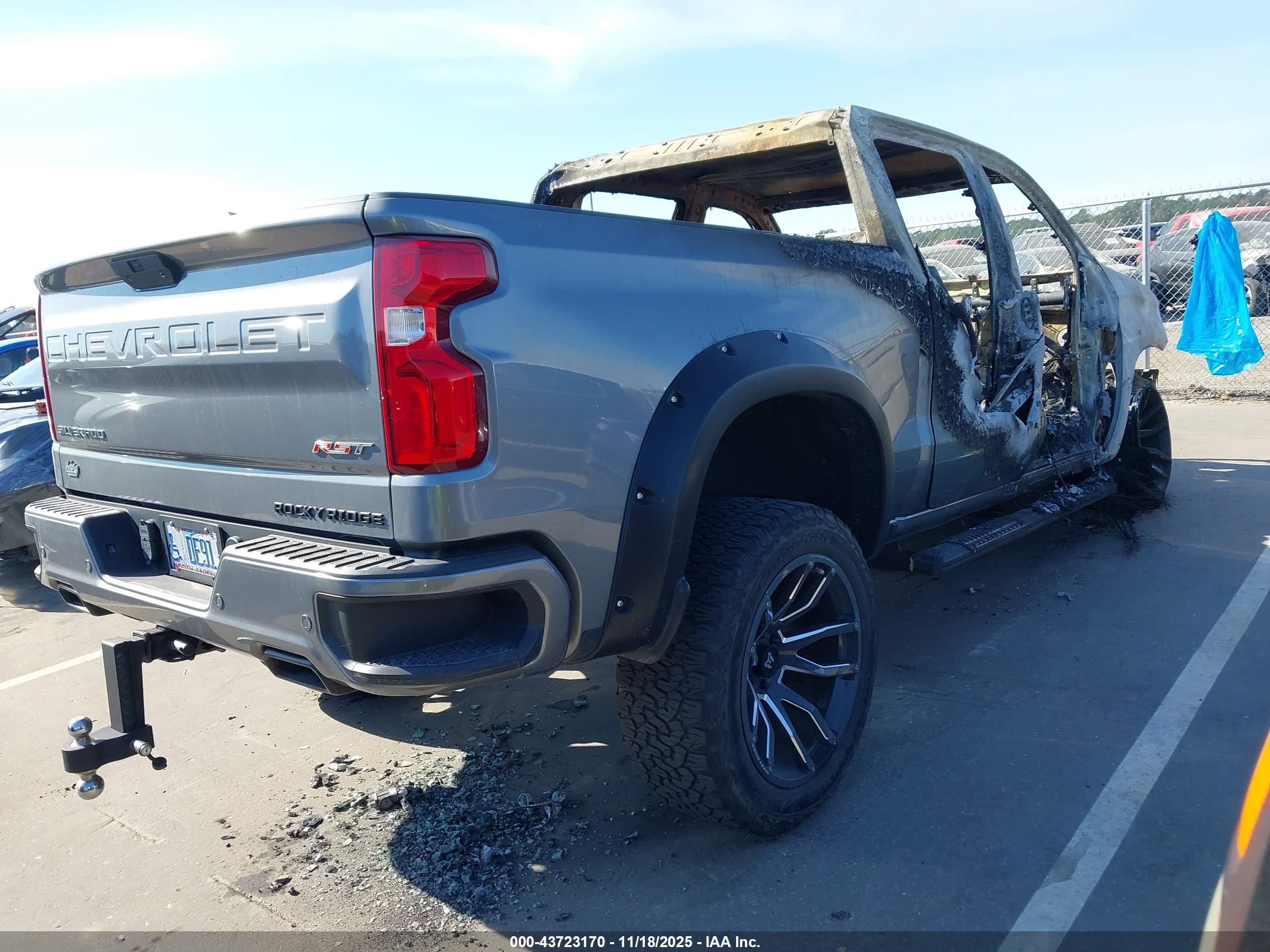 CHEVROLET SILVERADO image 4