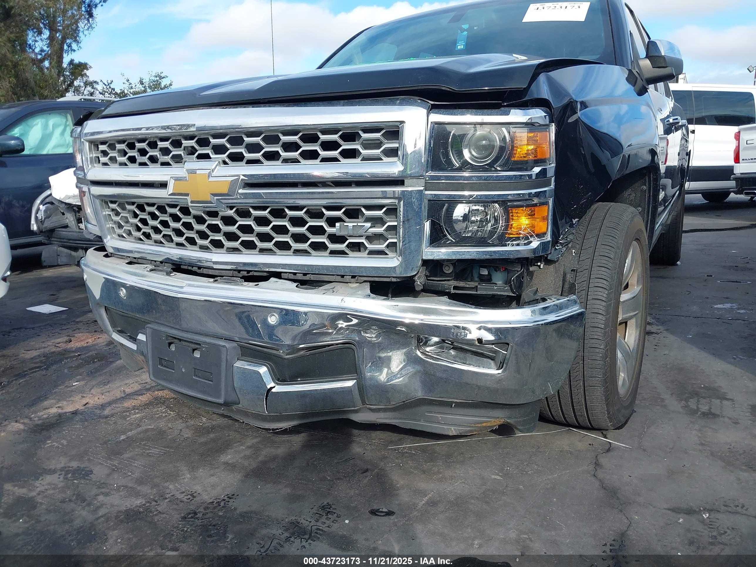 CHEVROLET SILVERADO image 6