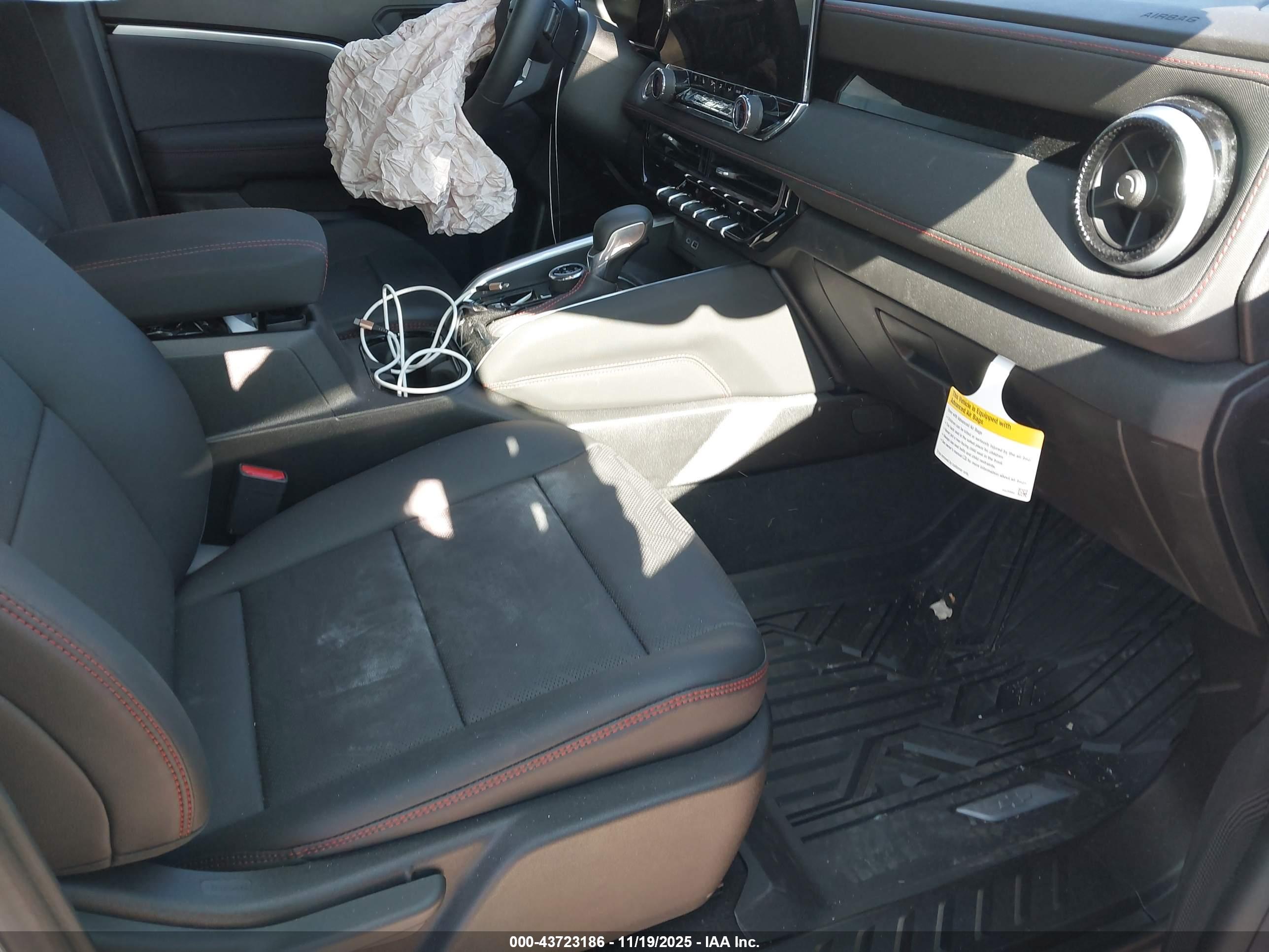 CHEVROLET COLORADO image 5