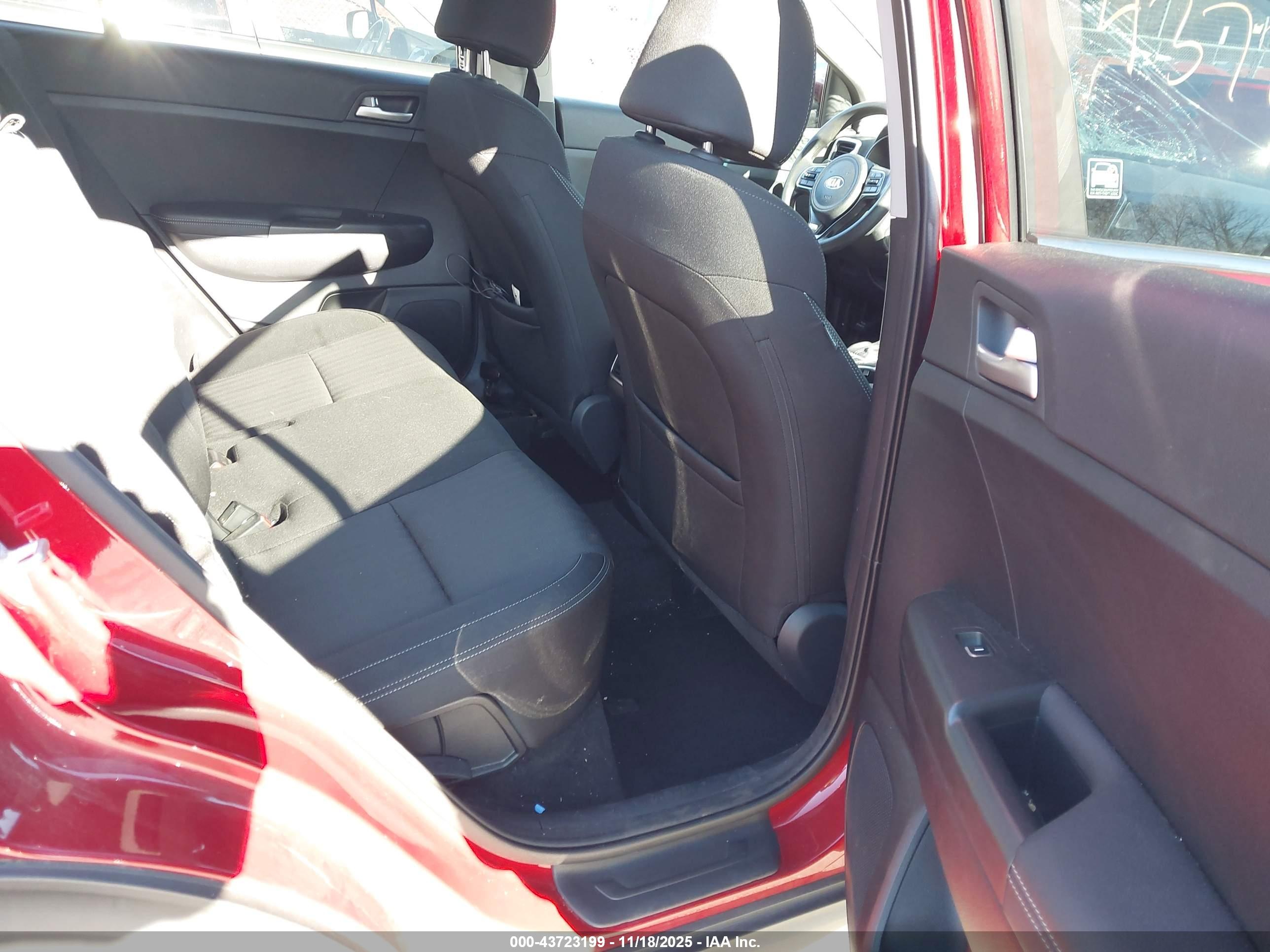 KIA SPORTAGE image 8