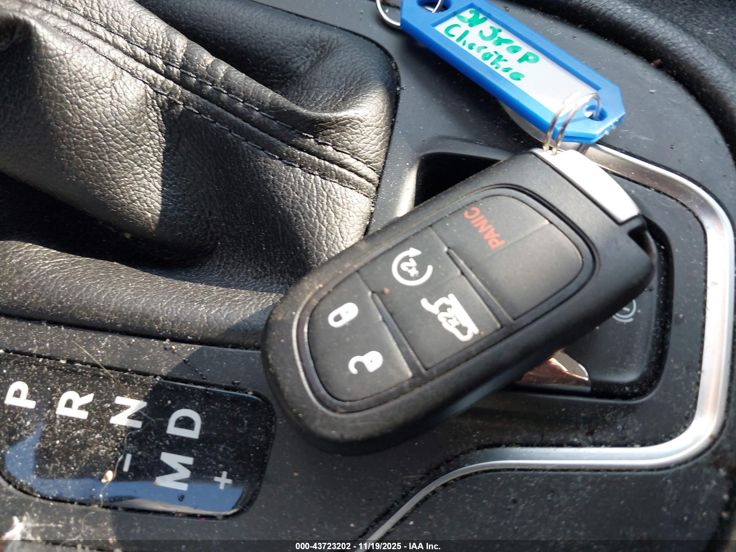 JEEP CHEROKEE image 11
