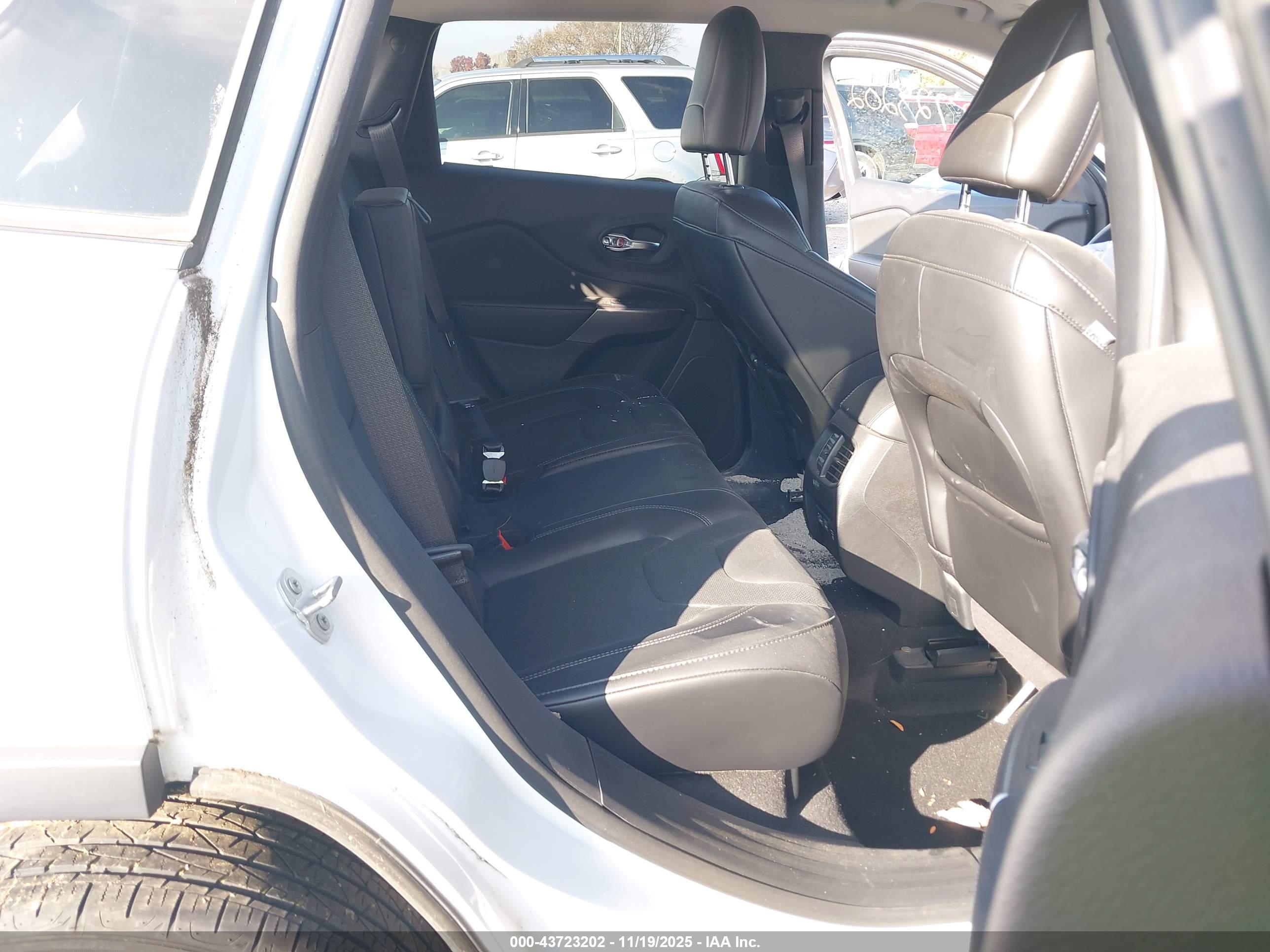 JEEP CHEROKEE image 8