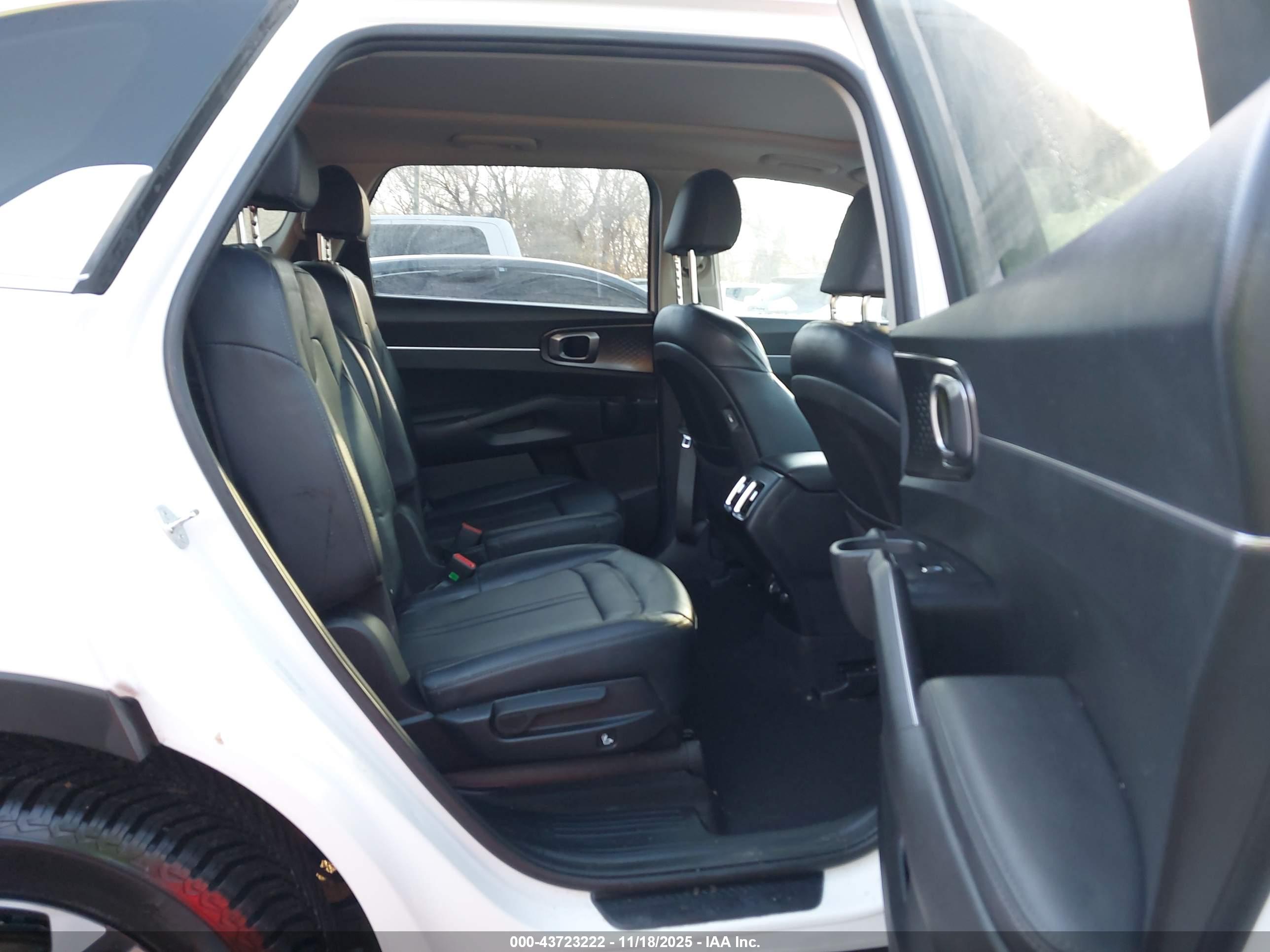 KIA SORENTO image 8