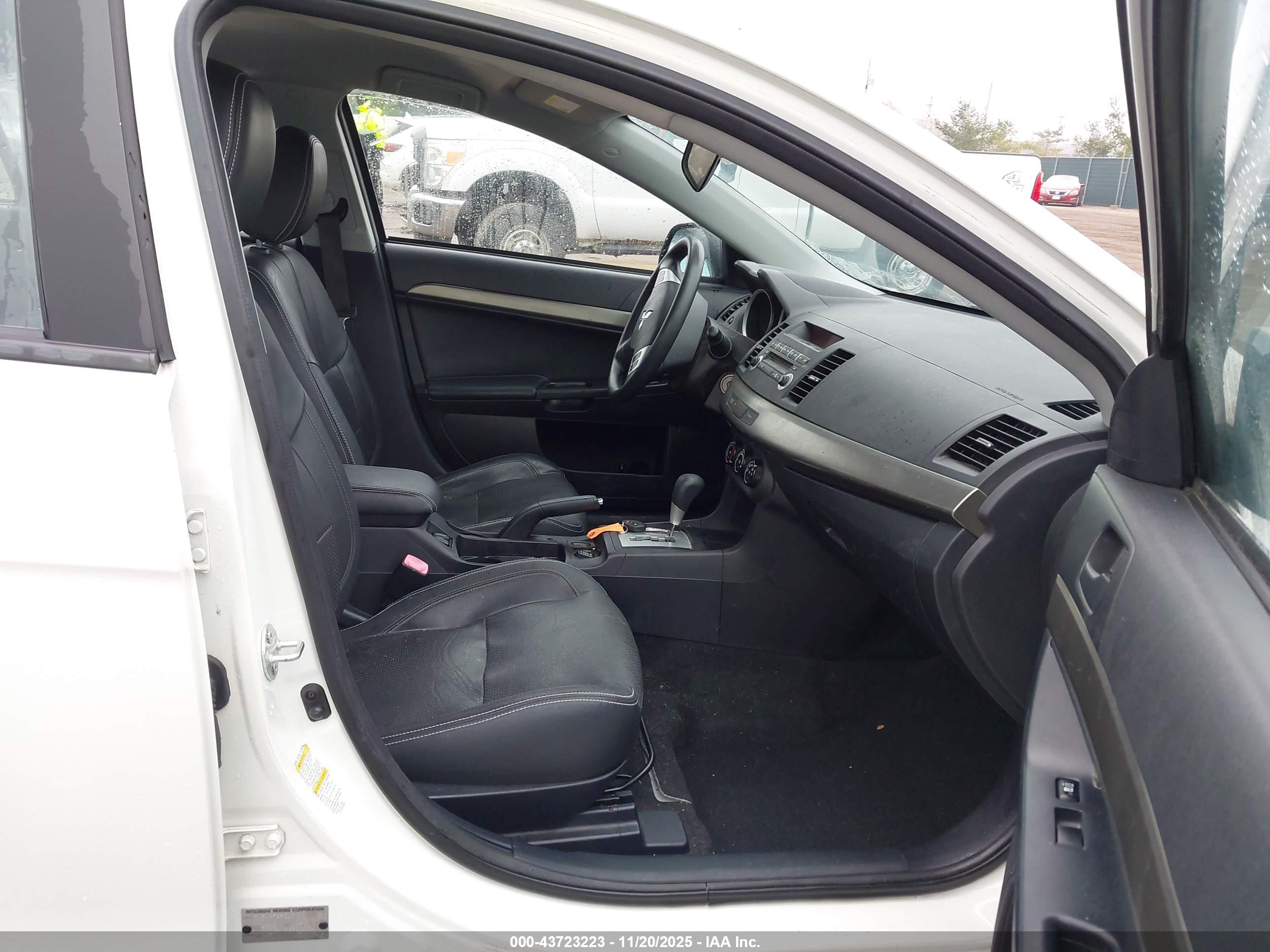 MITSUBISHI LANCER image 5