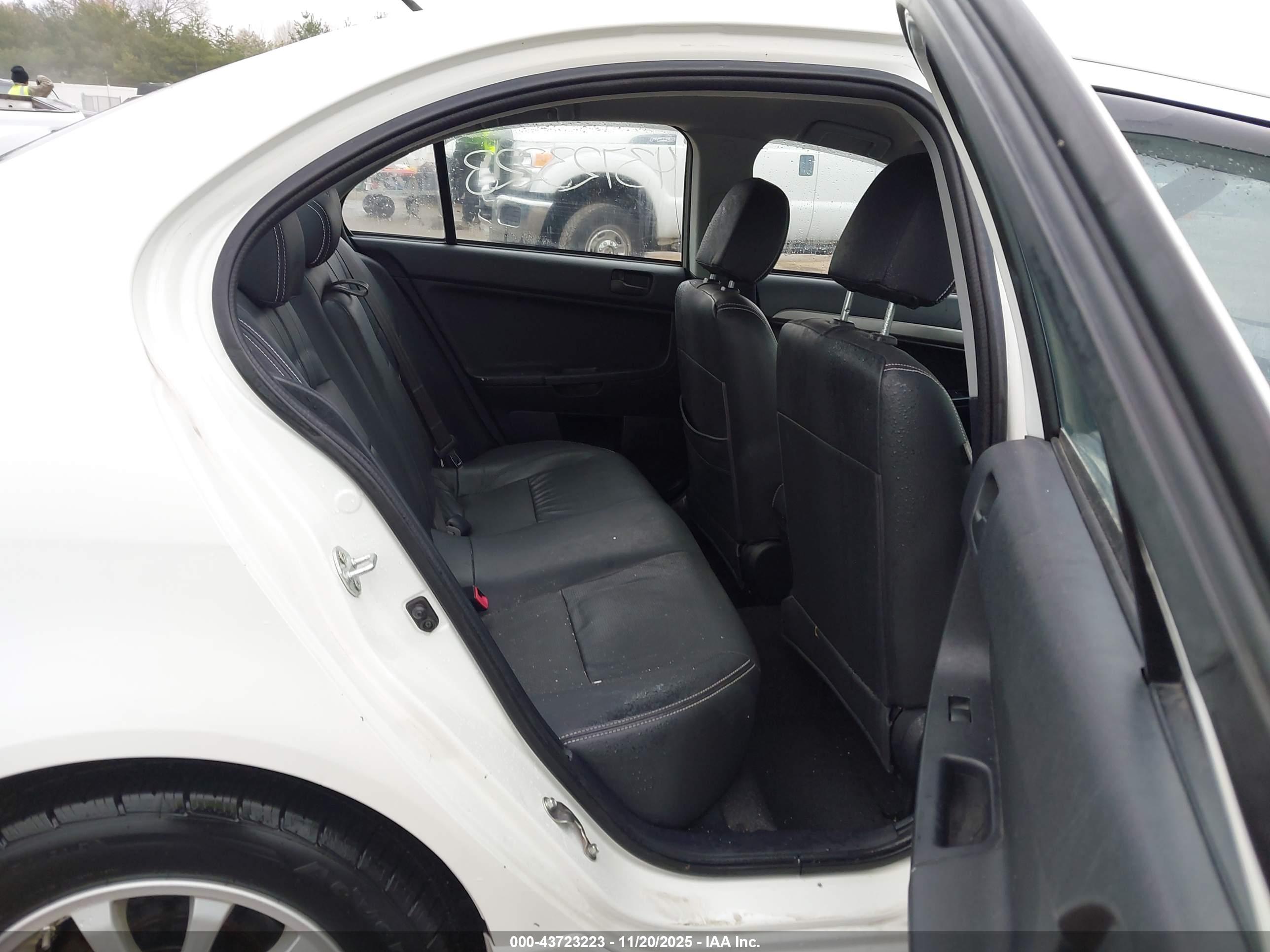MITSUBISHI LANCER image 8