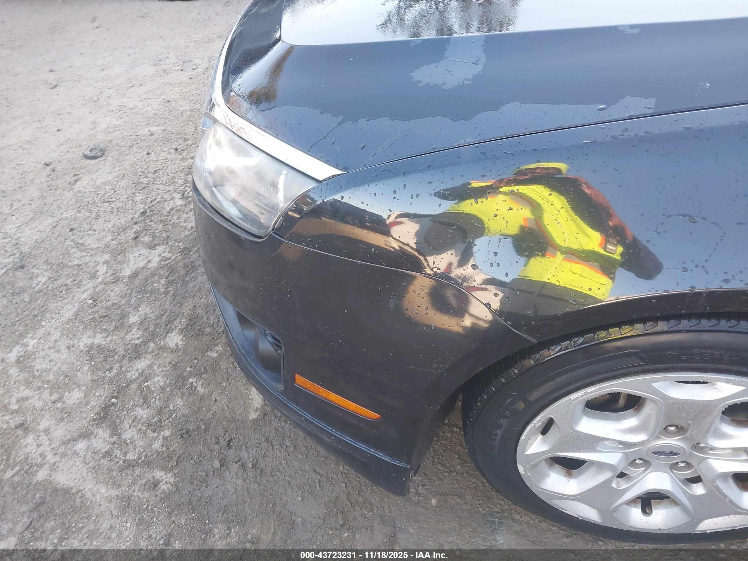 FORD FUSION image 6