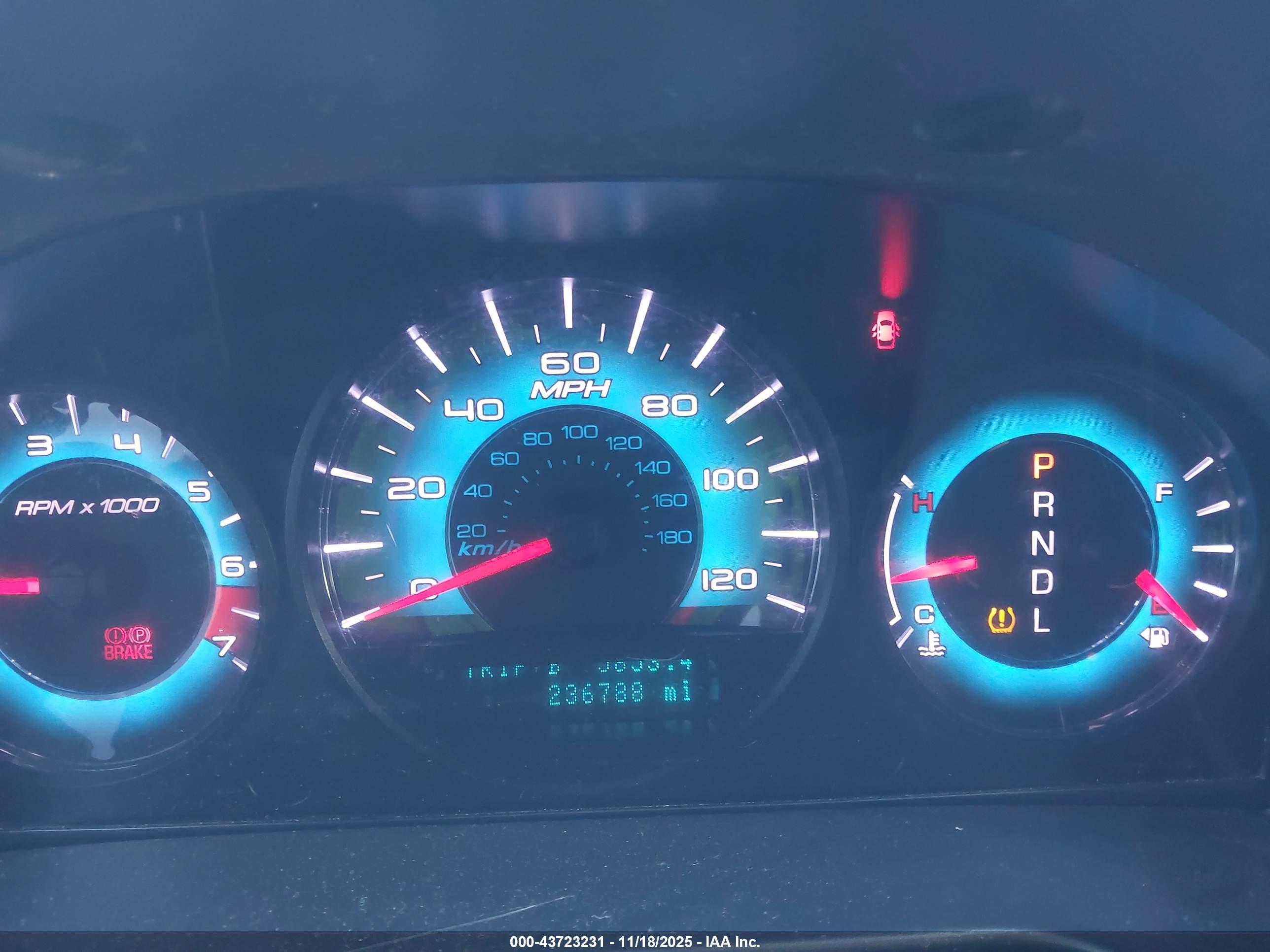 FORD FUSION image 7