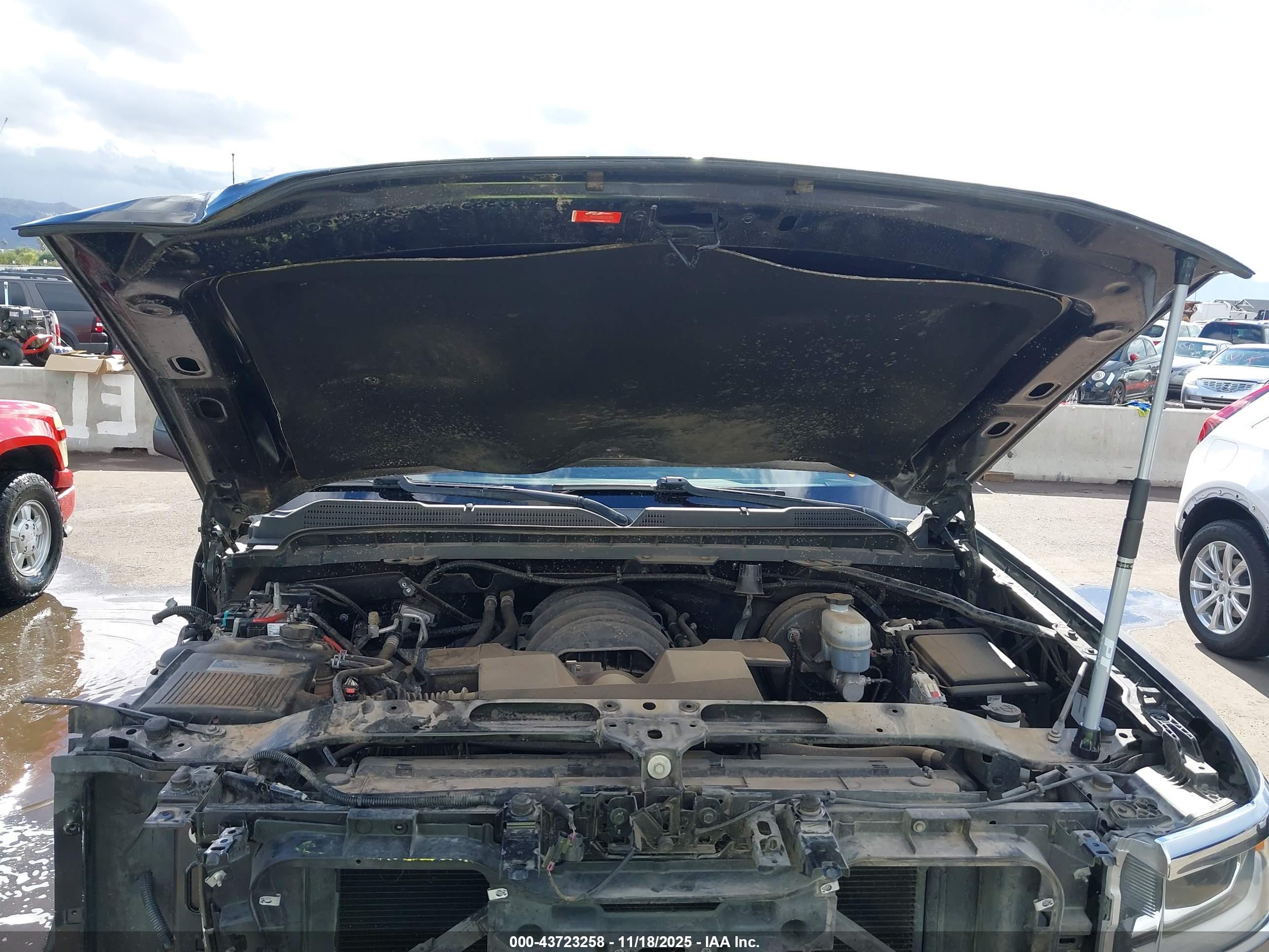 CHEVROLET SILVERADO image 10