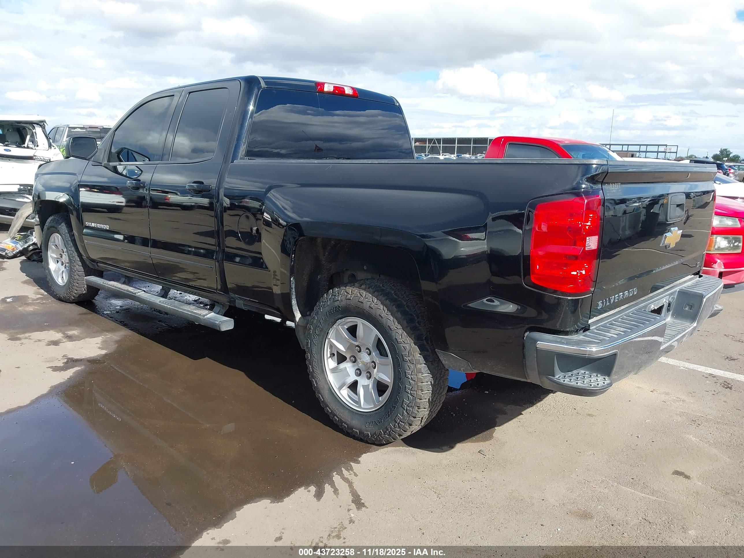 CHEVROLET SILVERADO image 3